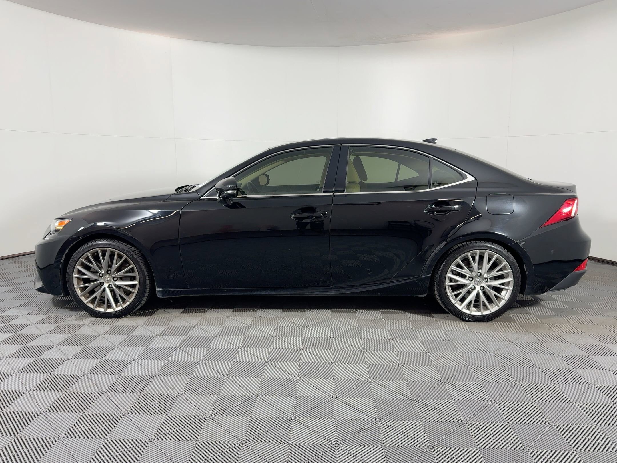 2016 Lexus IS 200t photo 2