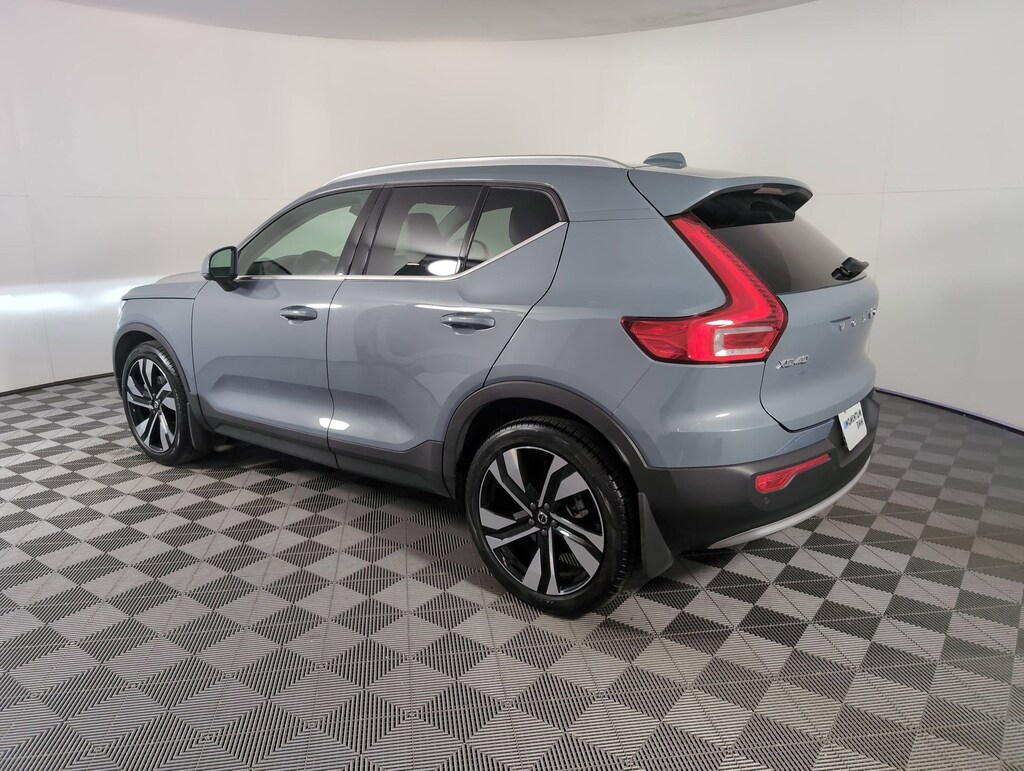 Used 2023 Volvo XC40 B5 AWD Plus Bright SUV