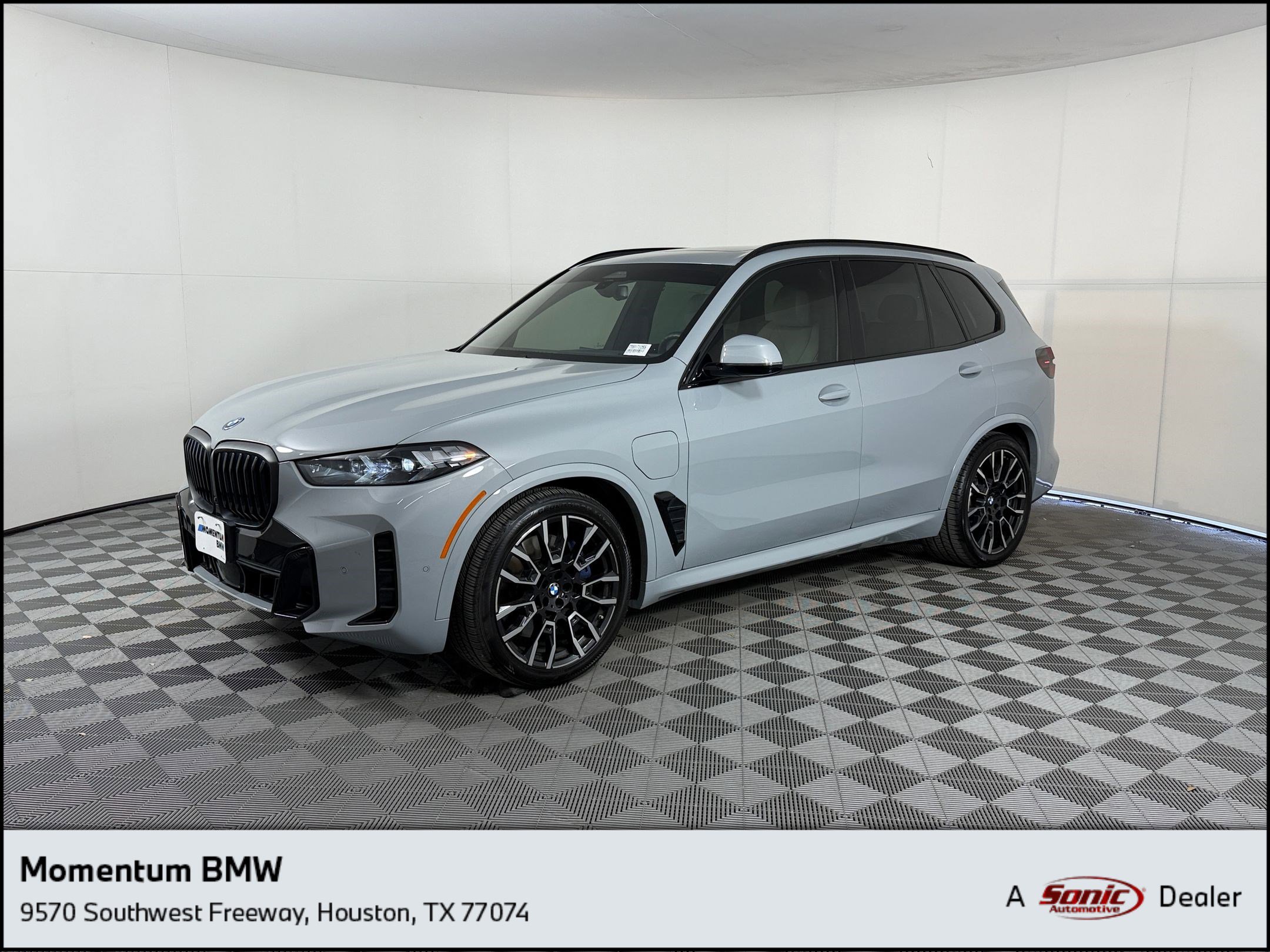 2025 BMW X5 xDrive50e's photo