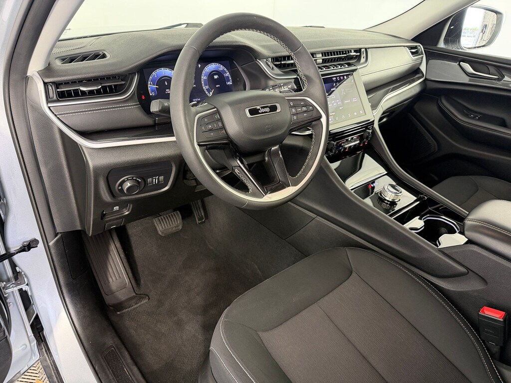 Used 2023 Jeep Grand Cherokee Laredo SUV