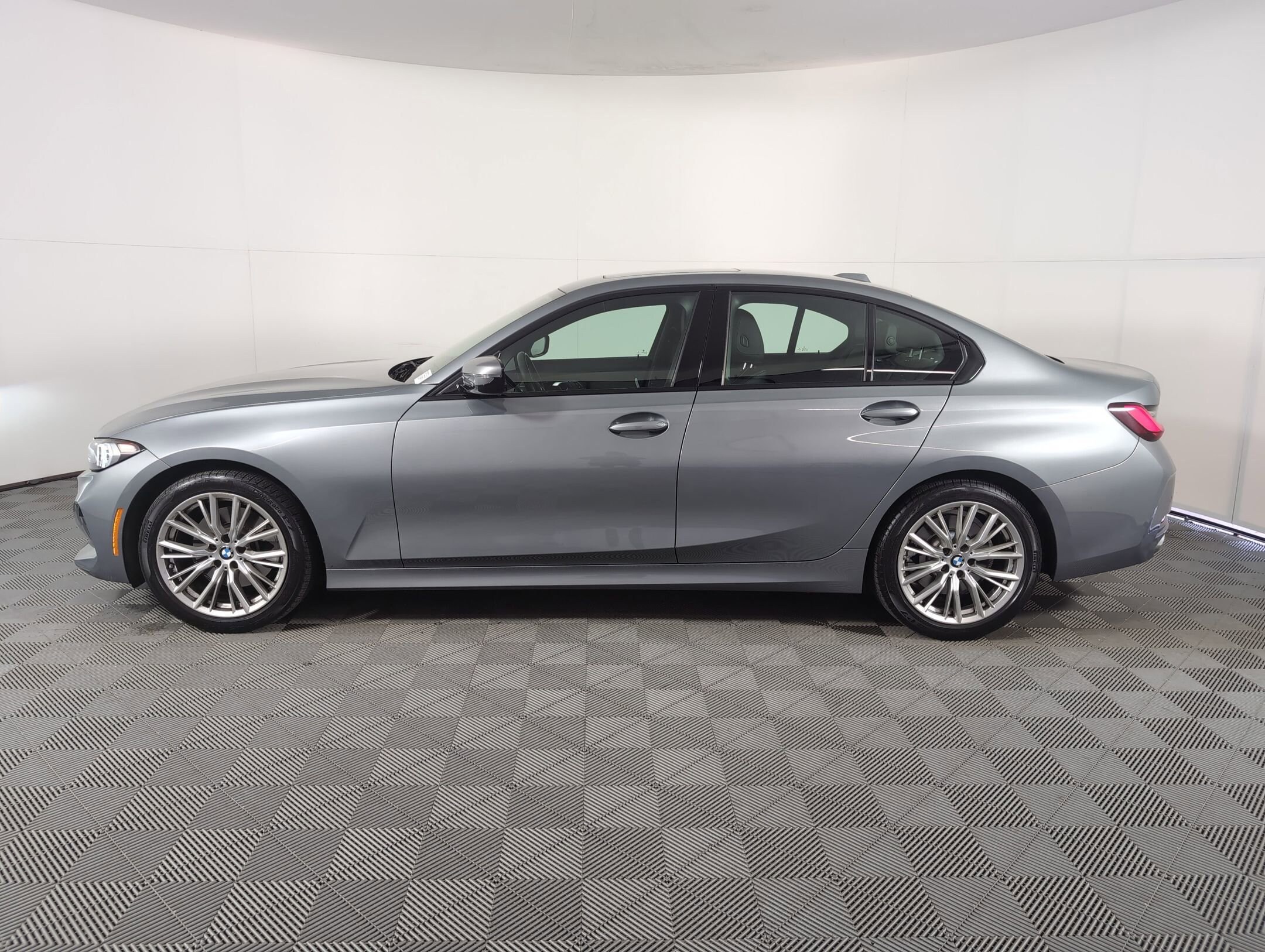 2023 Bmw 330i photo 2