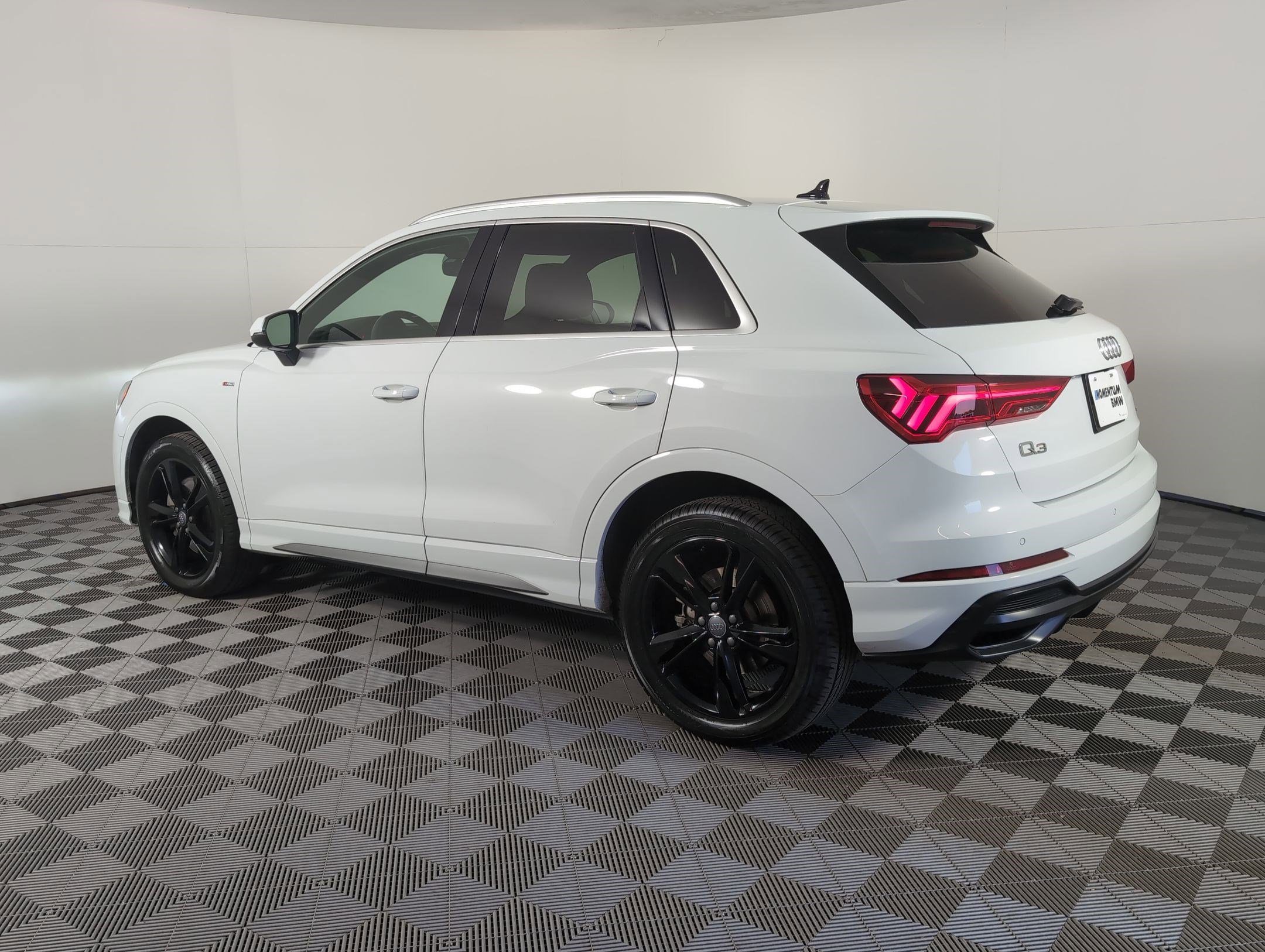 2020 Audi Q3 45 TFSI S line Premium photo 2