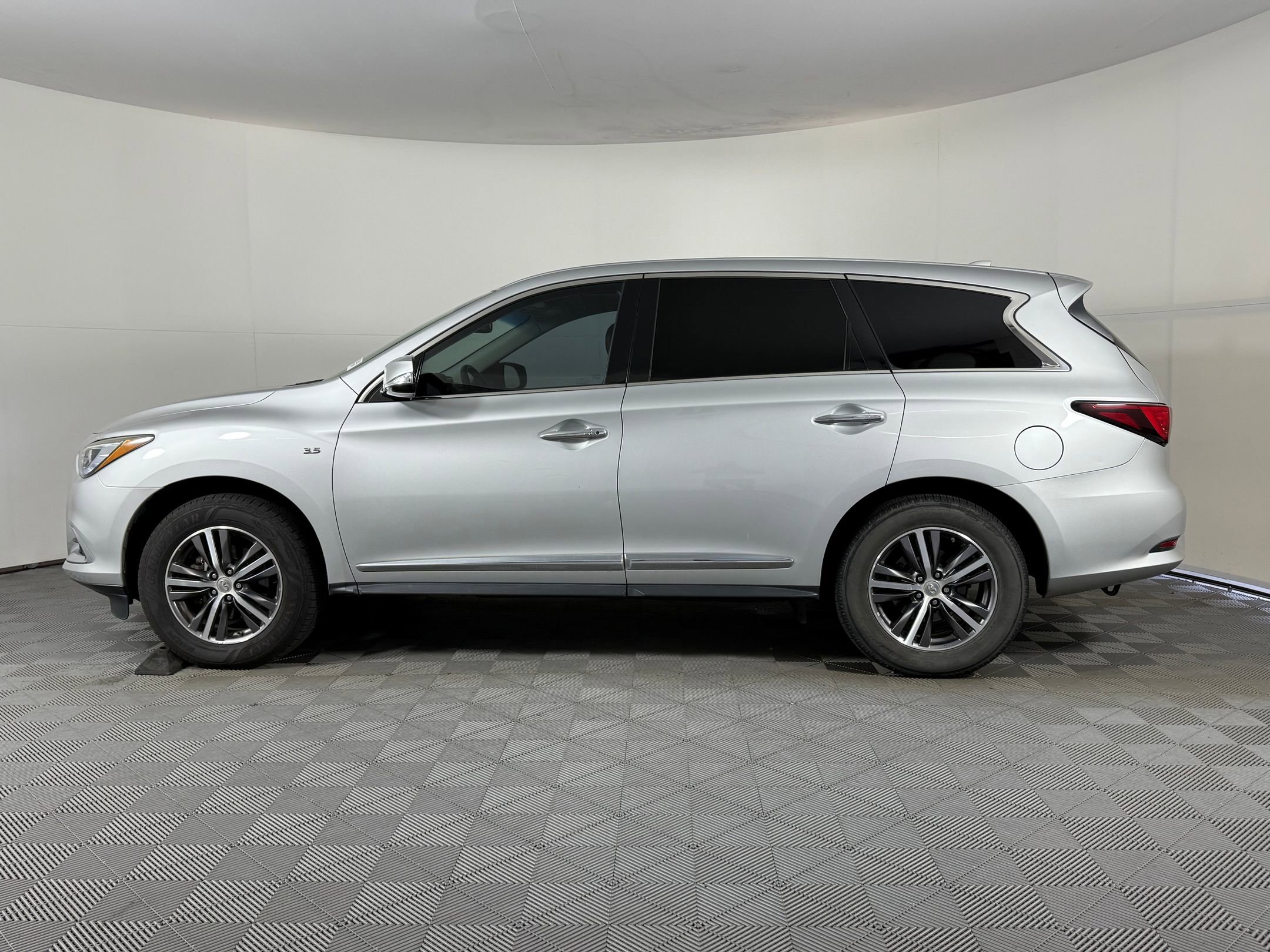 2017 Infiniti QX60 photo 2