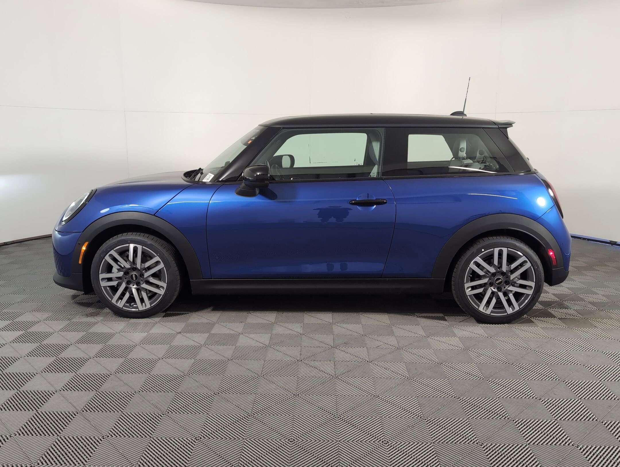 2026 Mini Cooper Hardtop S photo 2