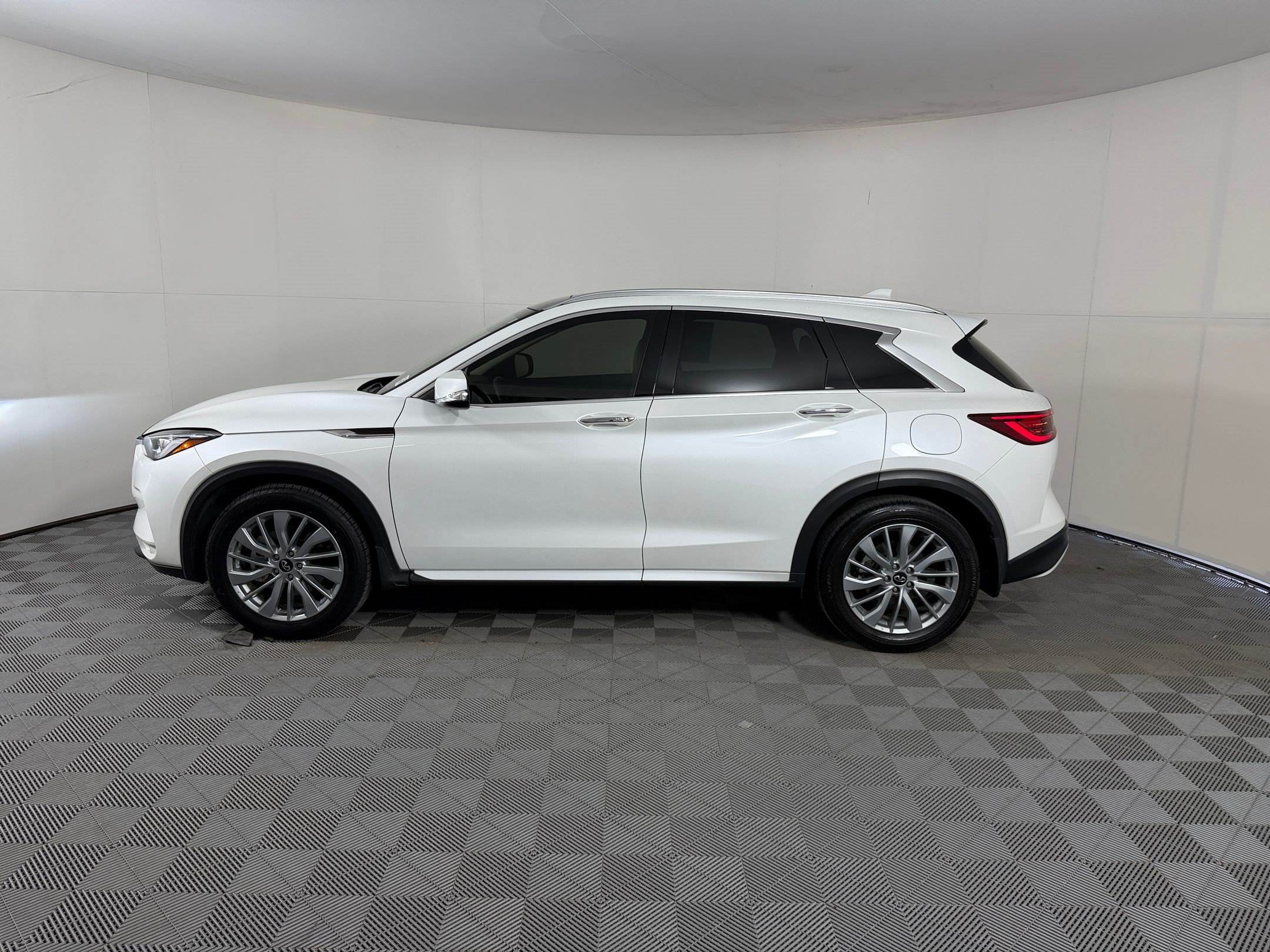 QX50 LUXE SUV