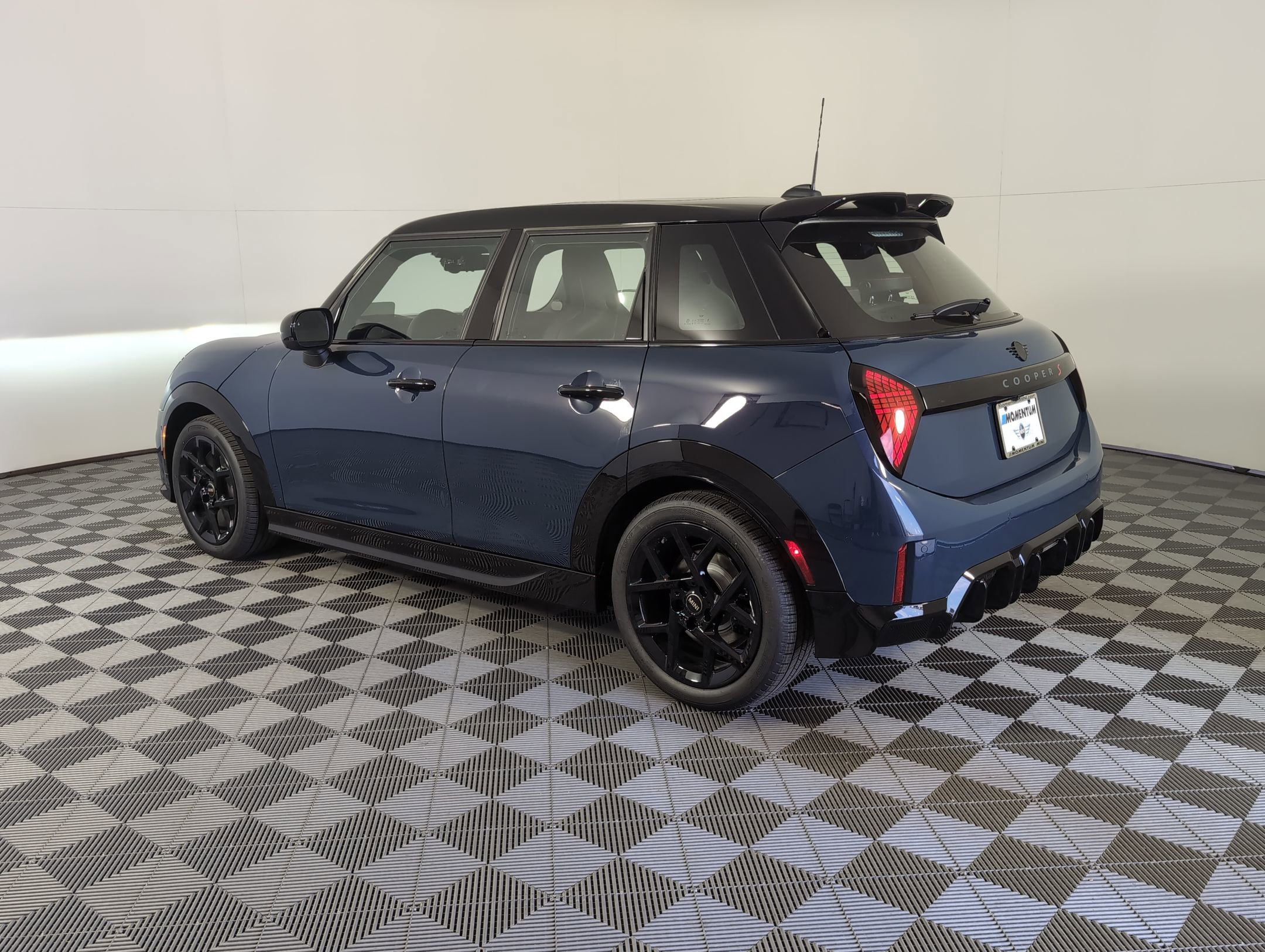 2026 Mini Cooper S 4 Door Iconic photo 3