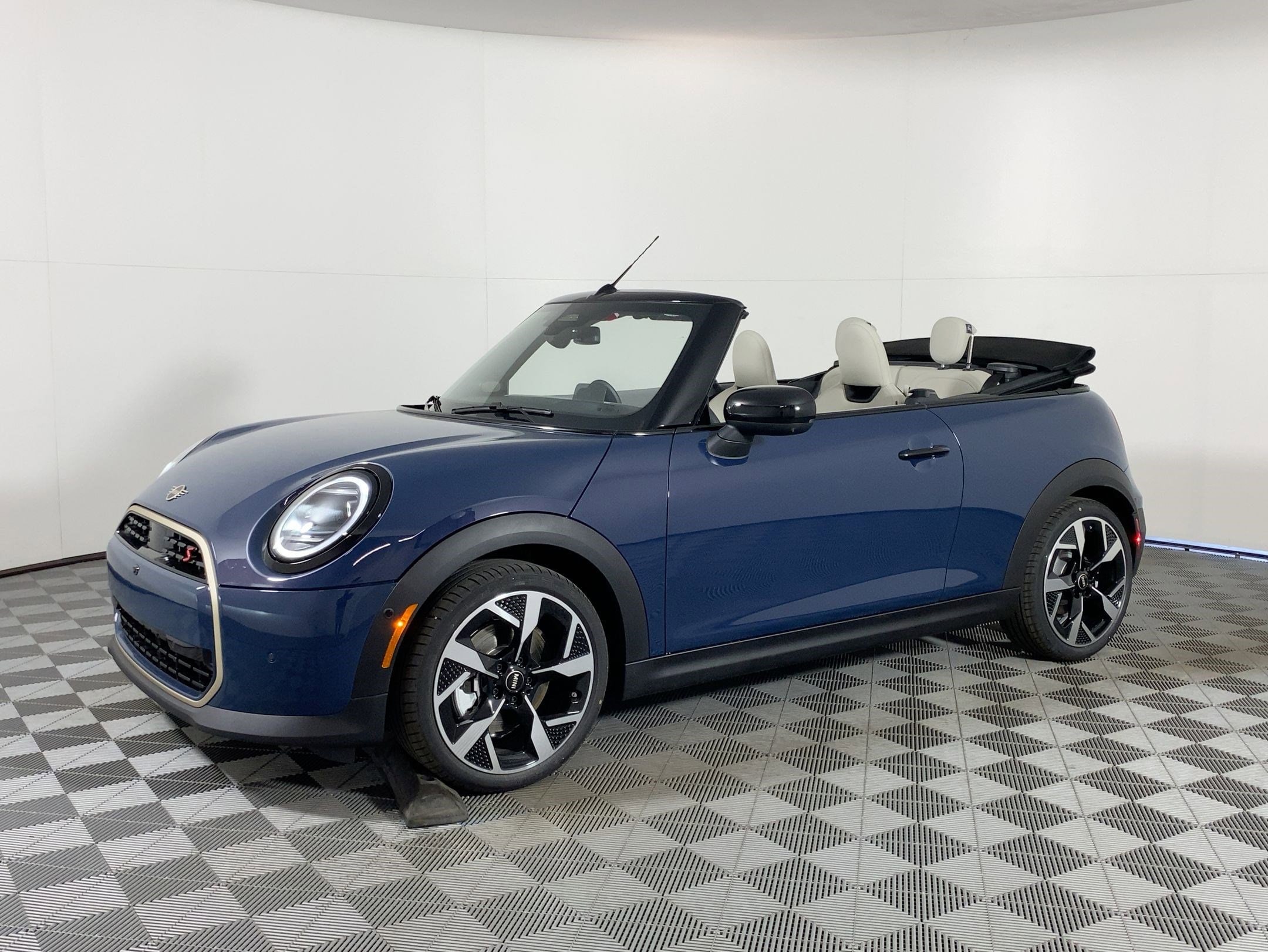2026 MINI Convertible S's photo