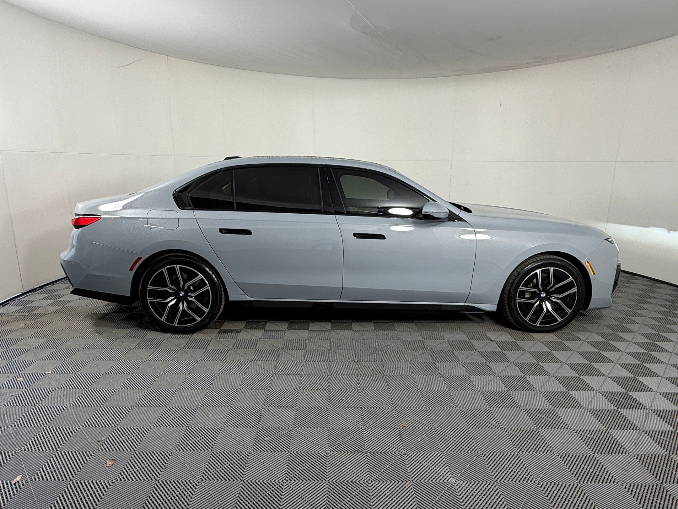 740i XDrive Sedan