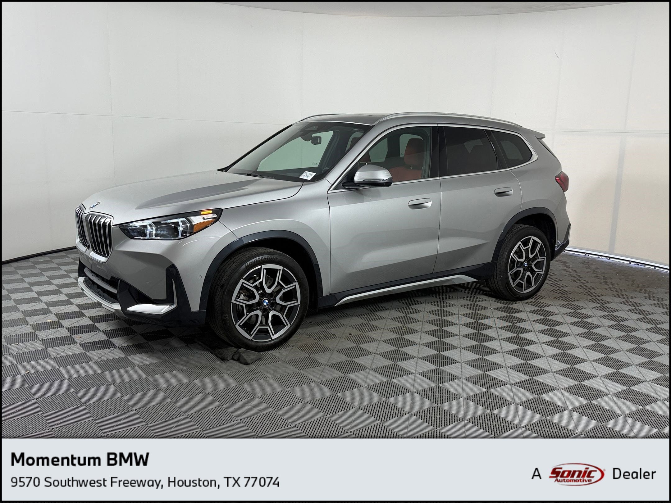 2025 BMW X1's photo