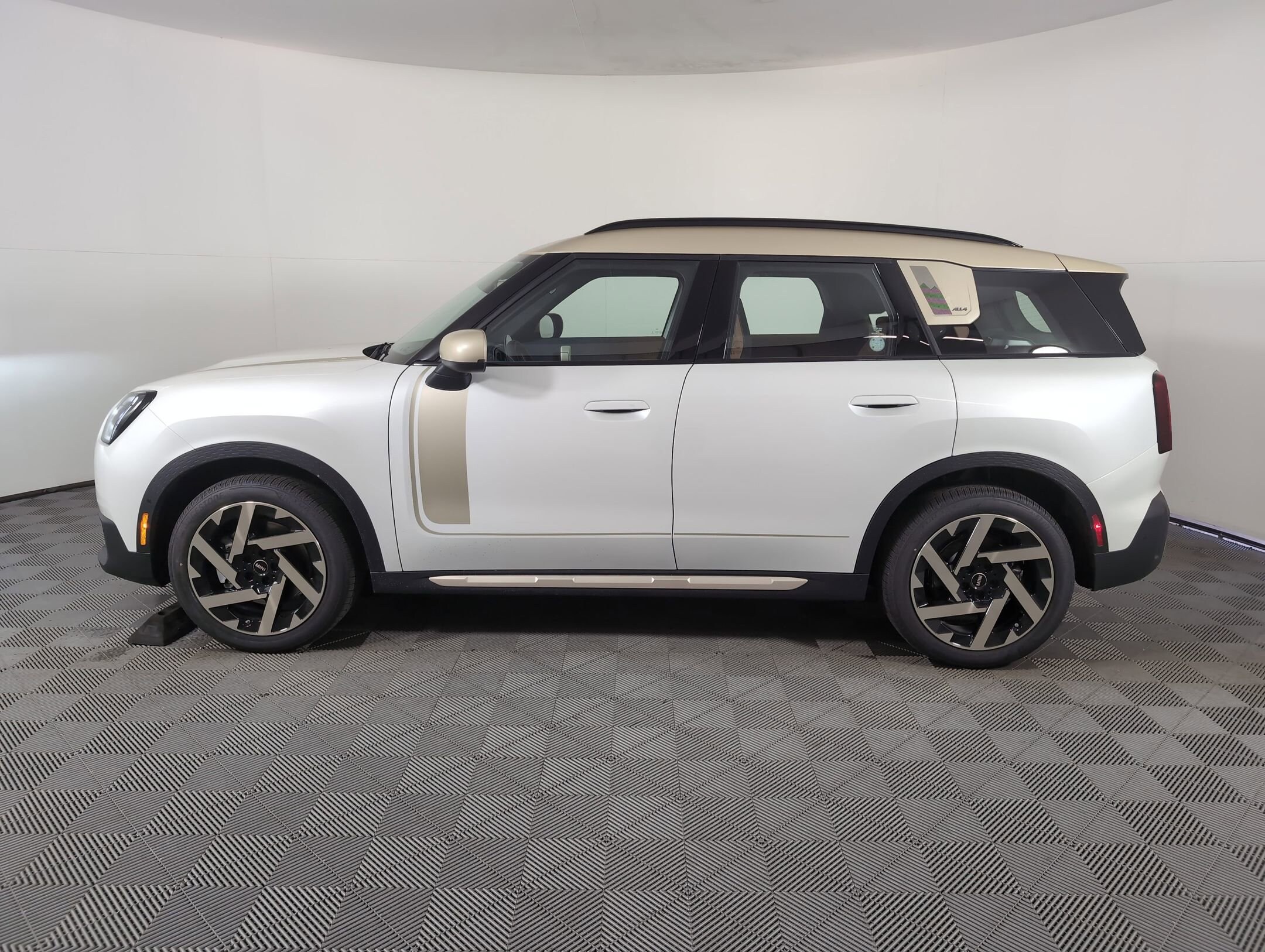 2025 Mini Countryman S ALL4 photo 2