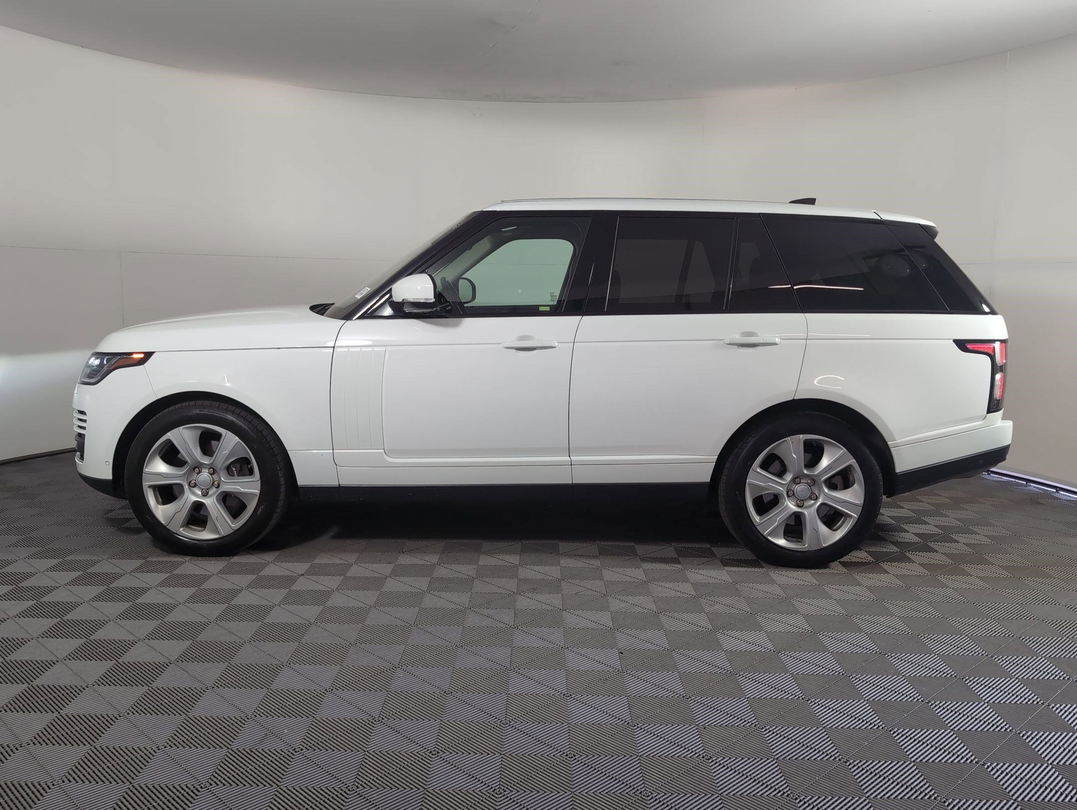 2019 Land Rover Range Rover SuperCharged photo 2
