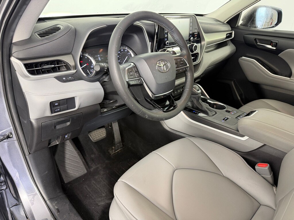 Used 2021 Toyota Highlander XLE SUV