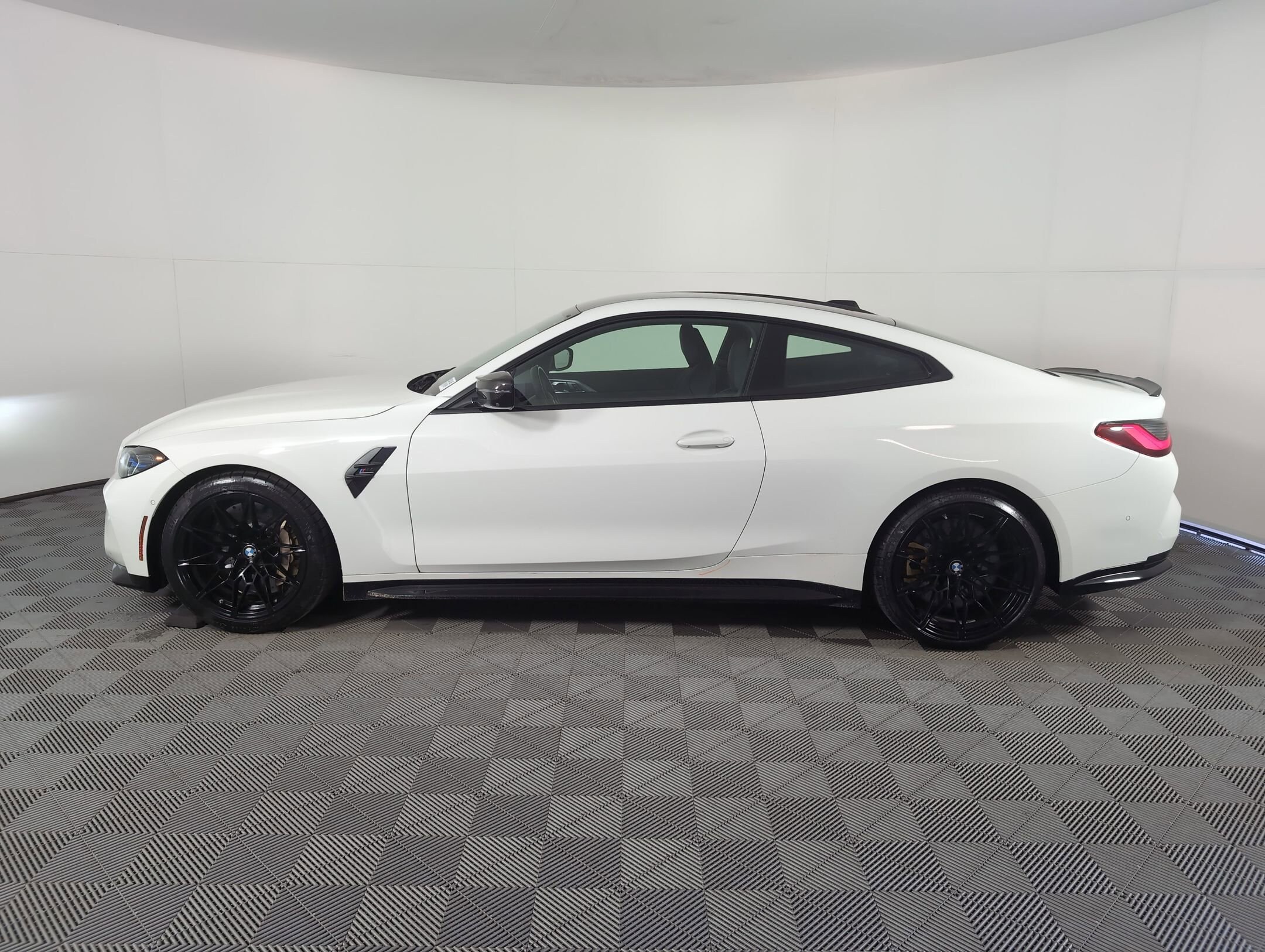 2024 Bmw M4 Coupe photo 2