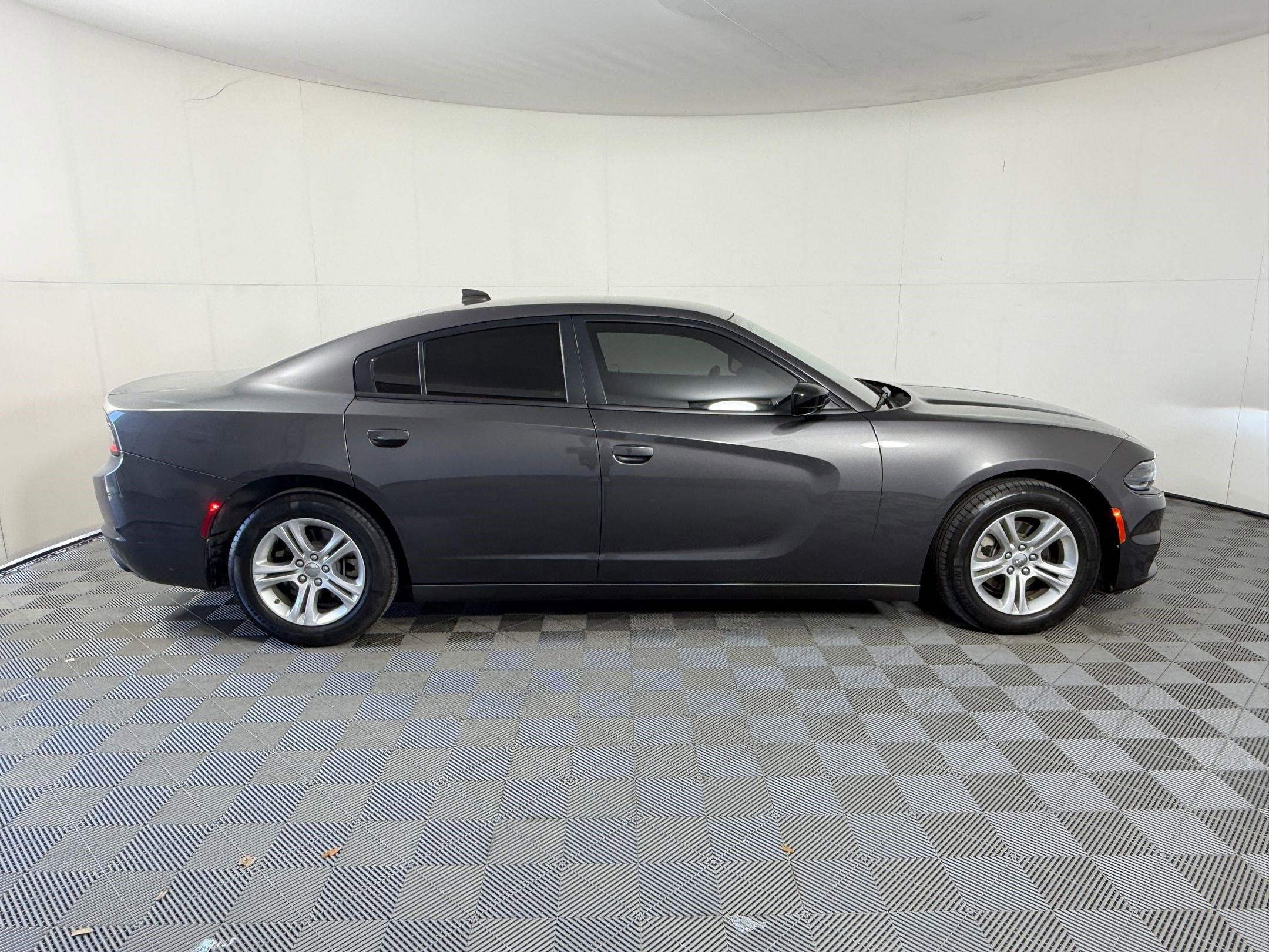 Charger SXT Sedan
