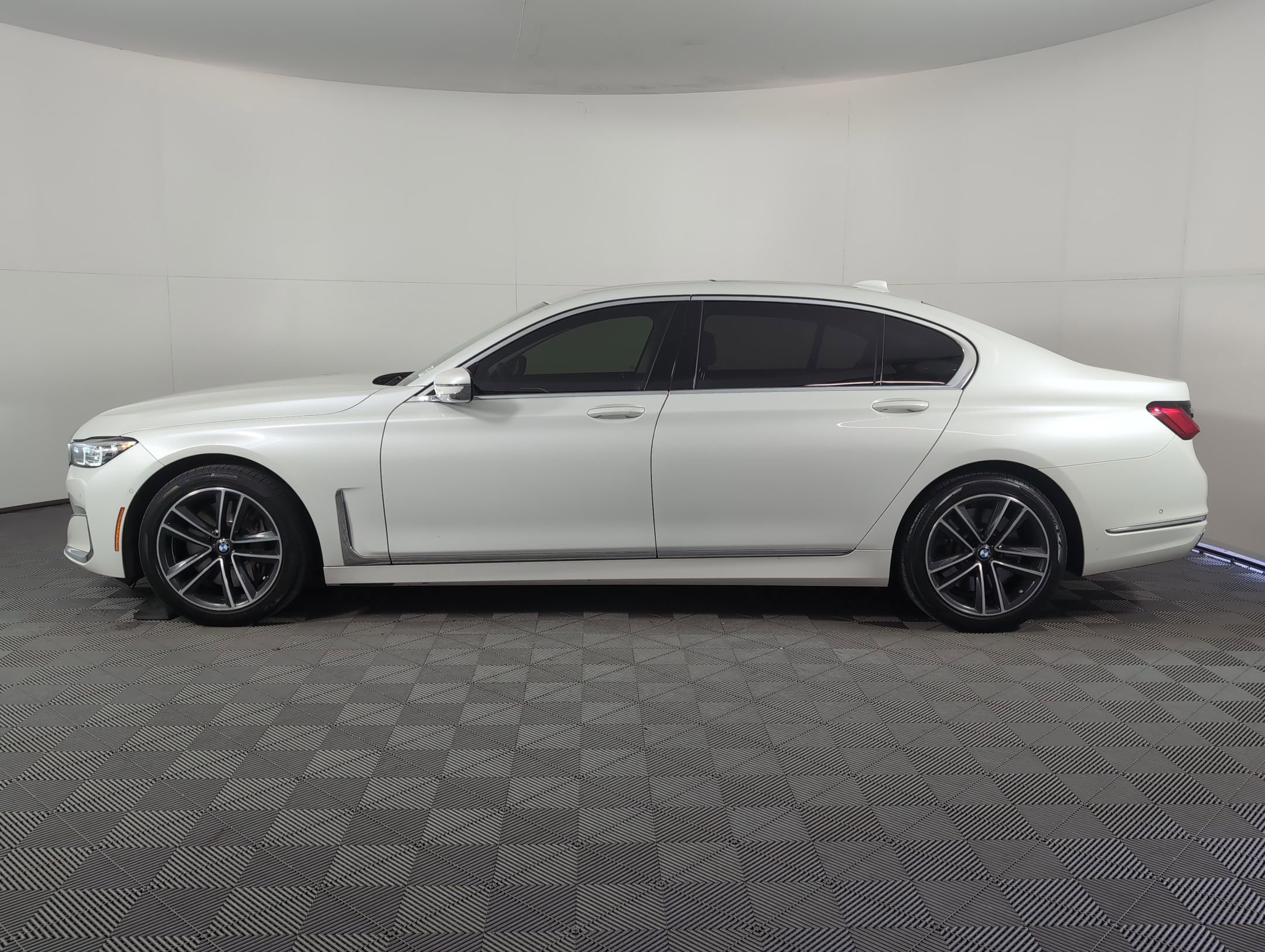 2021 Bmw 750i xDrive Sedan photo 2