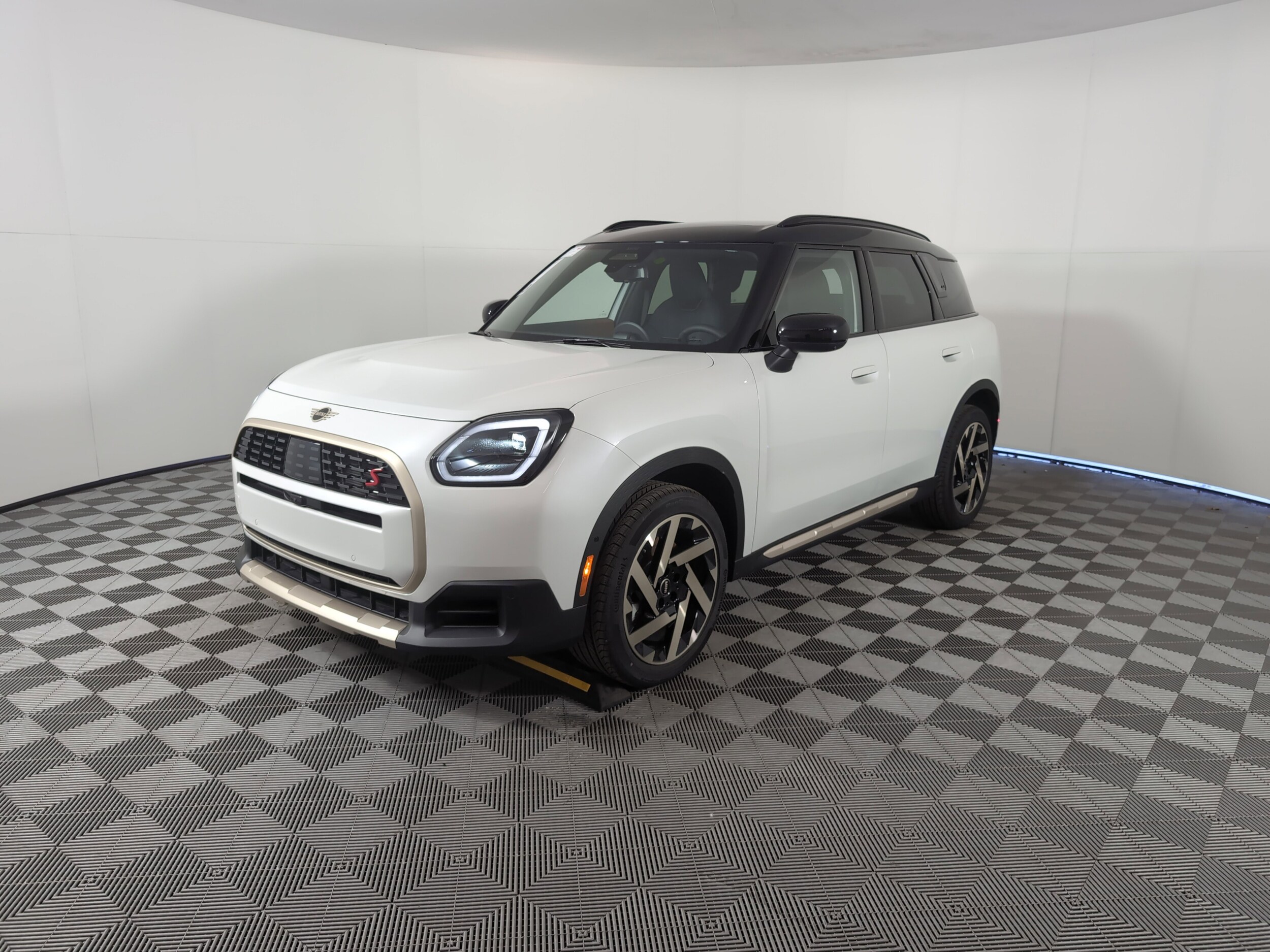 2025 Mini Countryman Iconic photo 3