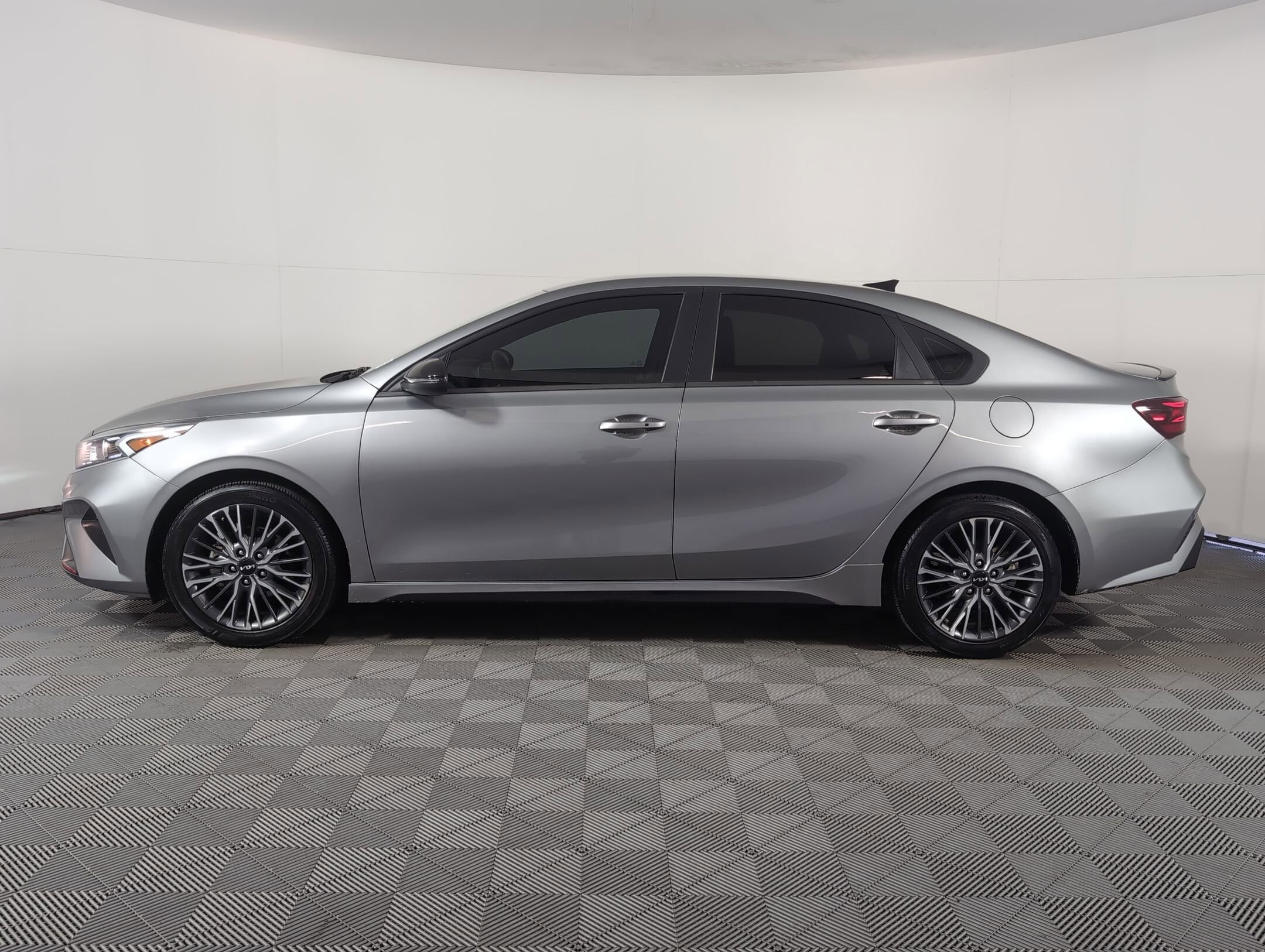 2022 Kia Forte GT-Line photo 2