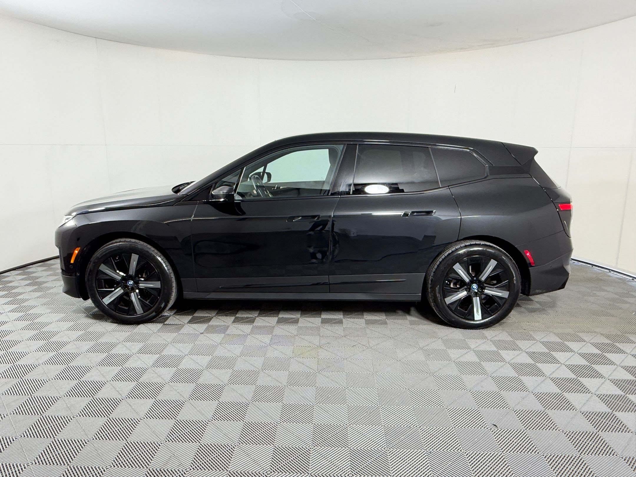 Used 2023 BMW iX Base with VIN WB523CF01PCM98304 for sale in Houston, TX