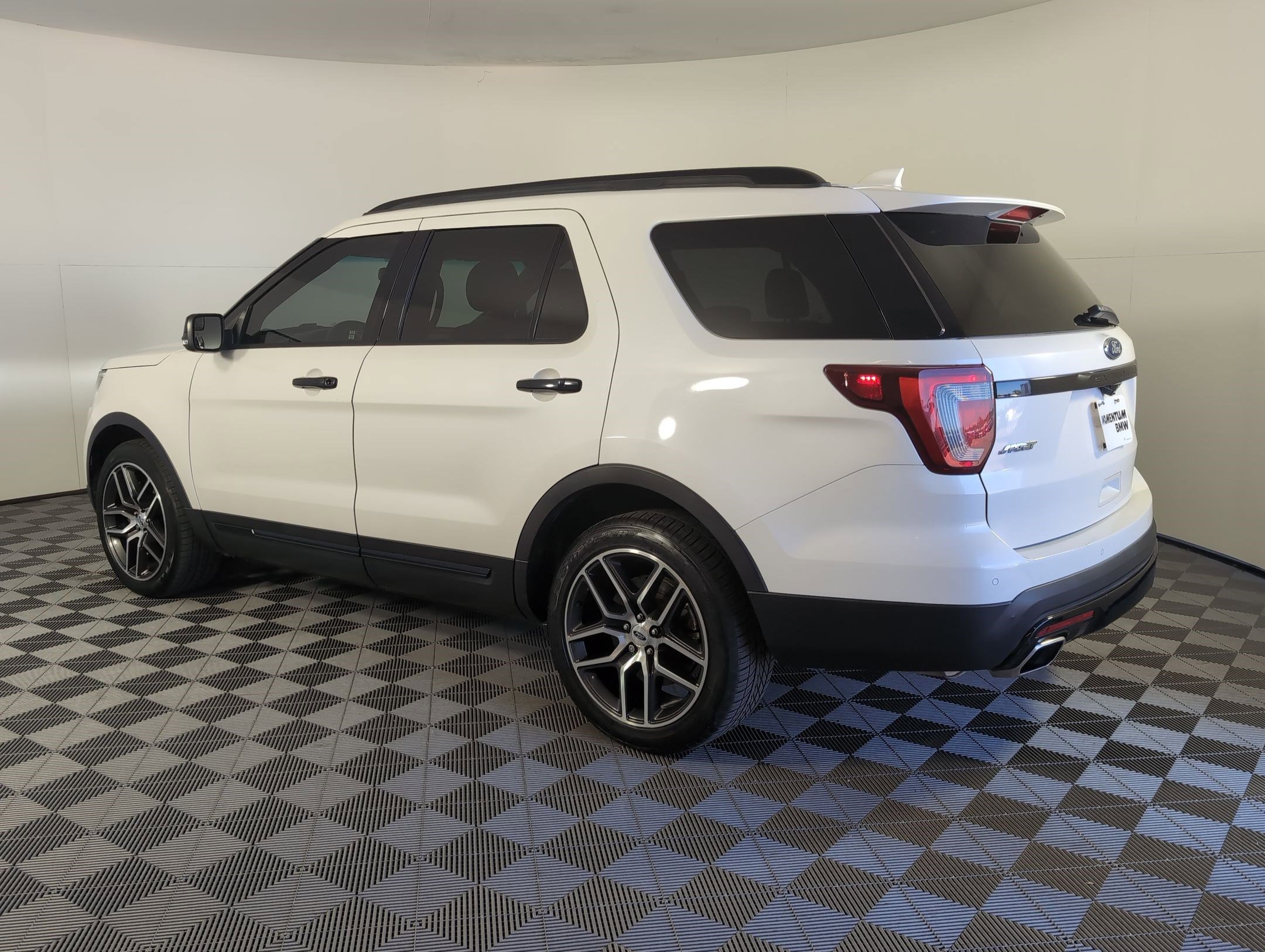 2016 Ford Explorer Sport photo 3