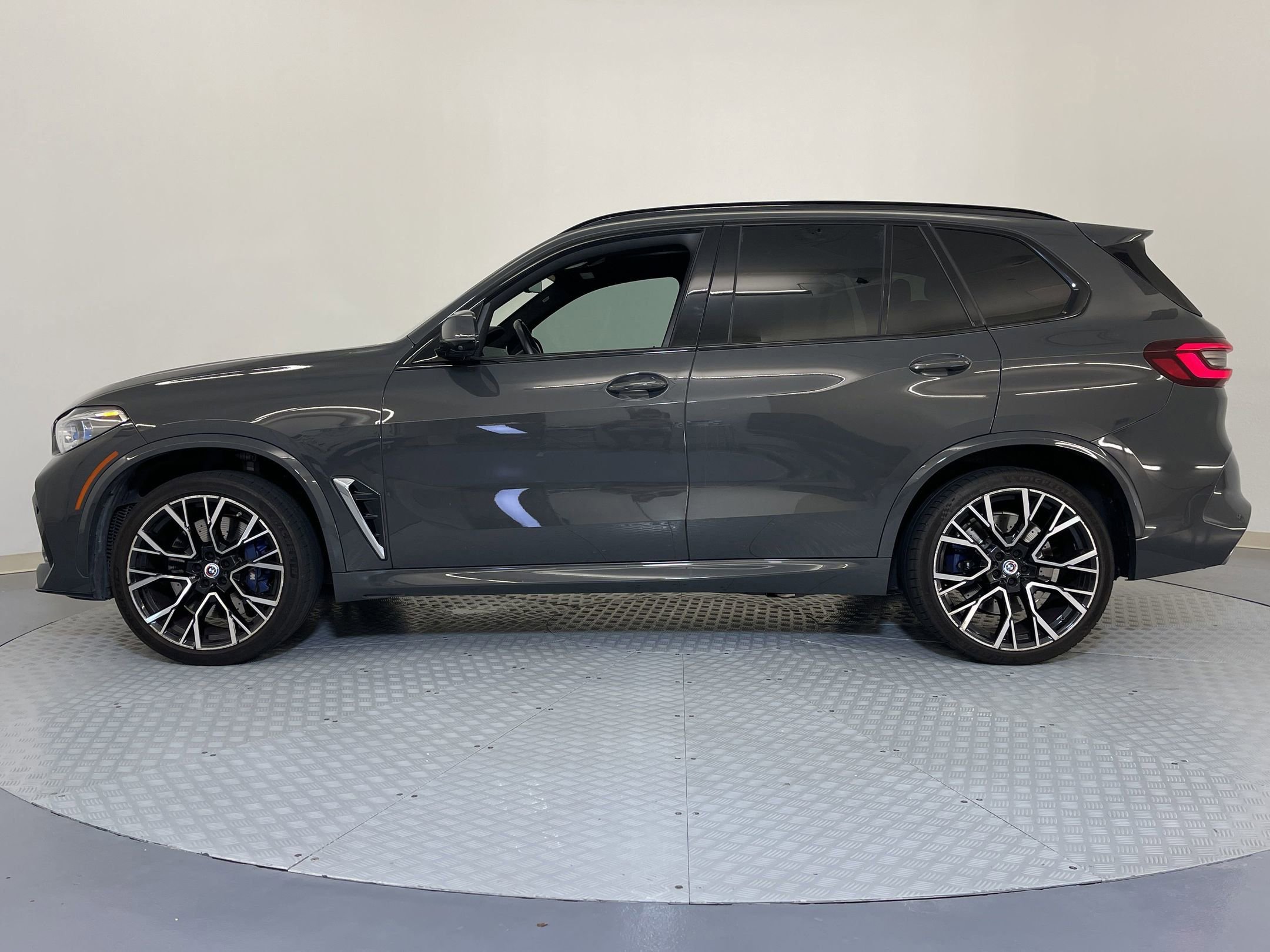 2023 Bmw X5 M photo 2
