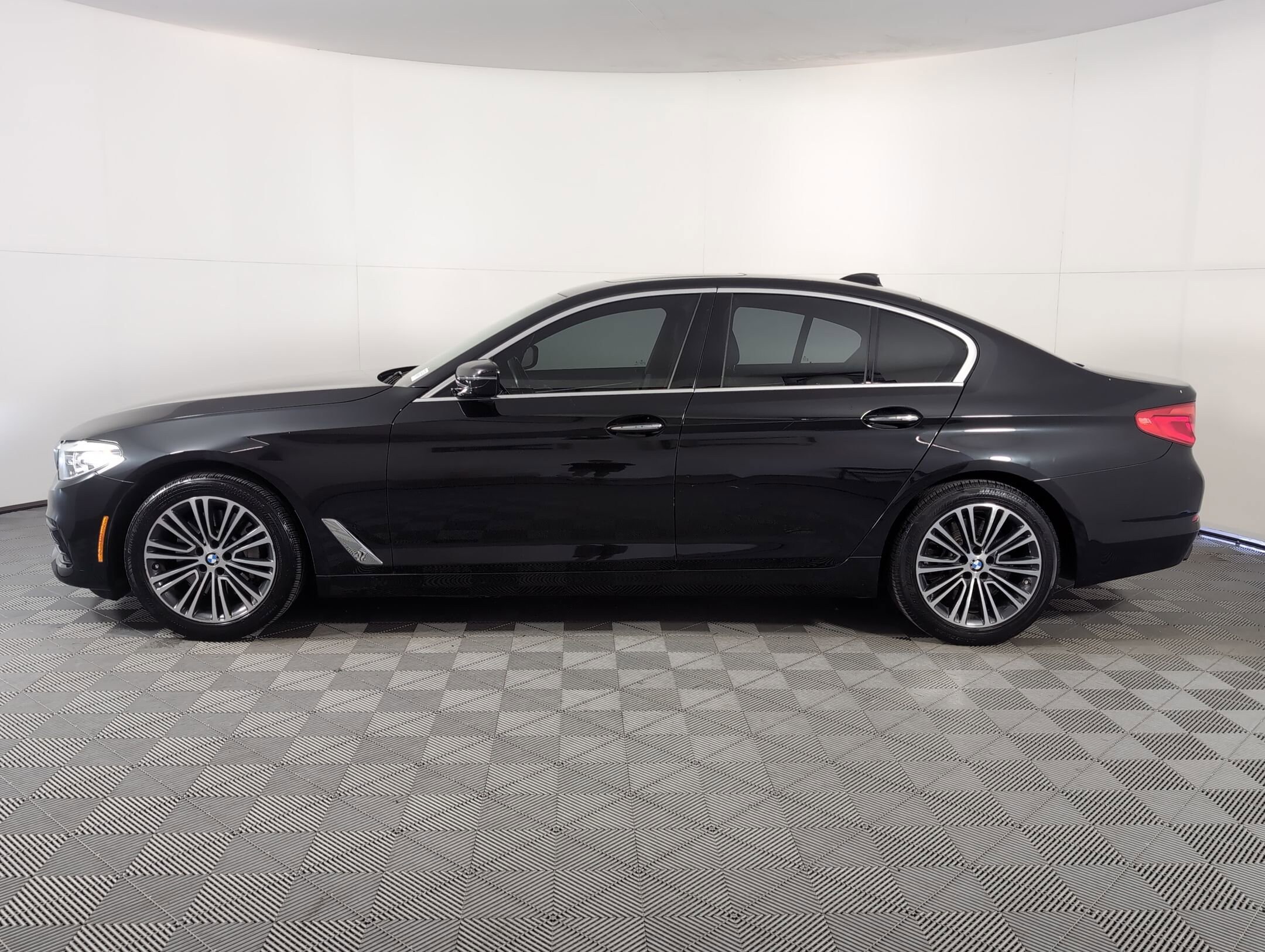 2018 Bmw 540i Sedan photo 2
