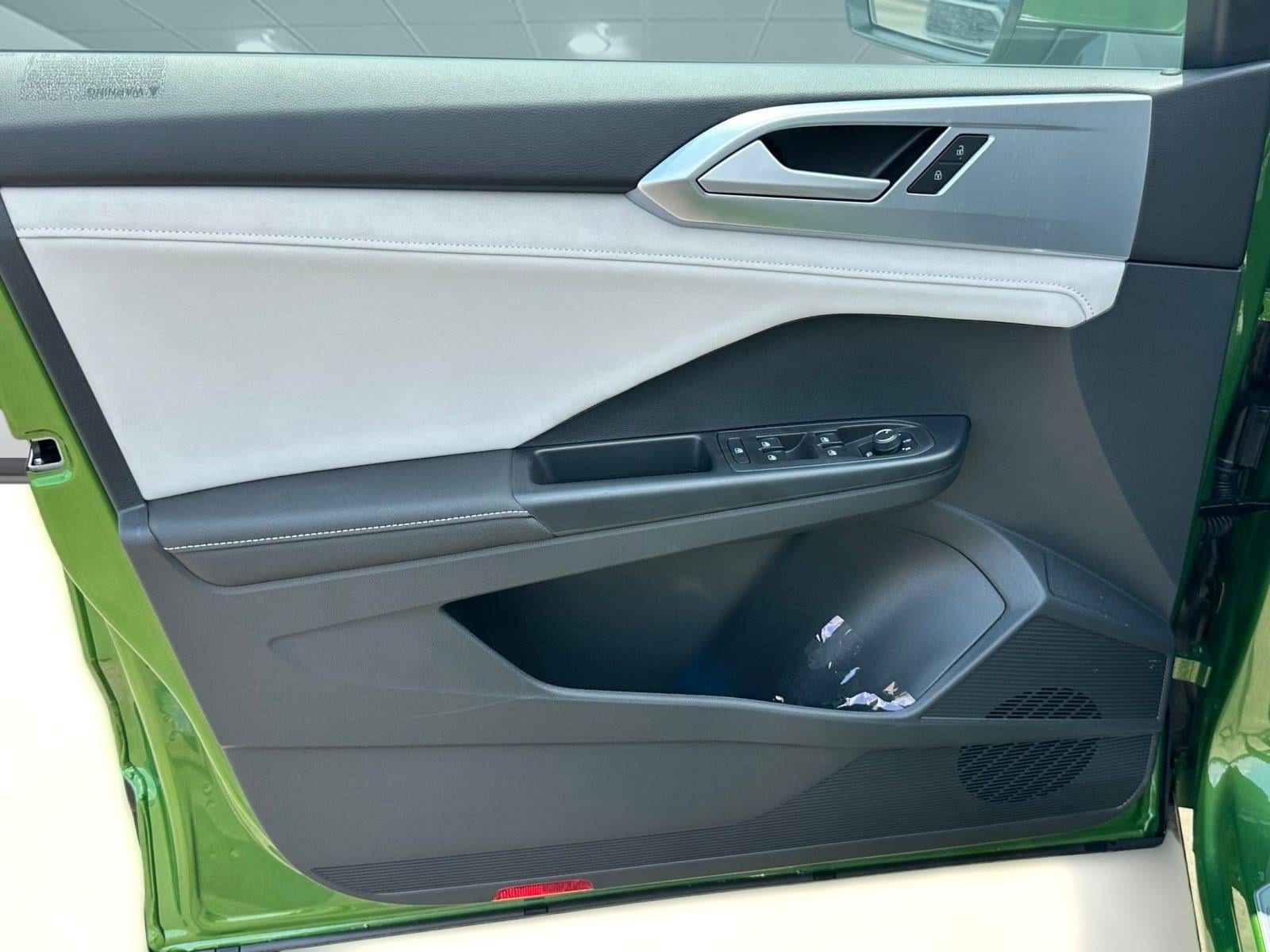 2025 Volkswagen Taos SE - Photo 12