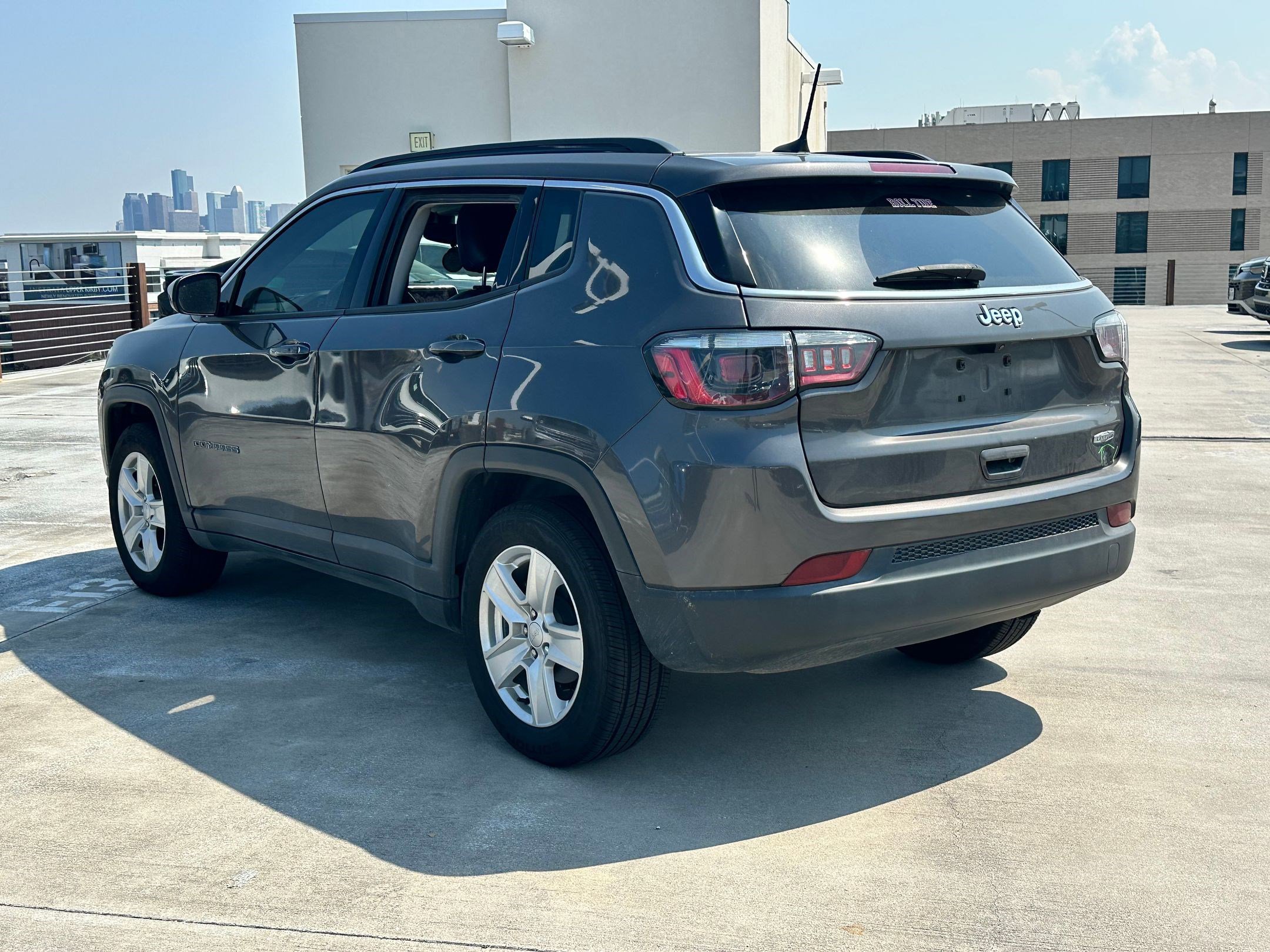 2022 Jeep Compass Latitude photo 3