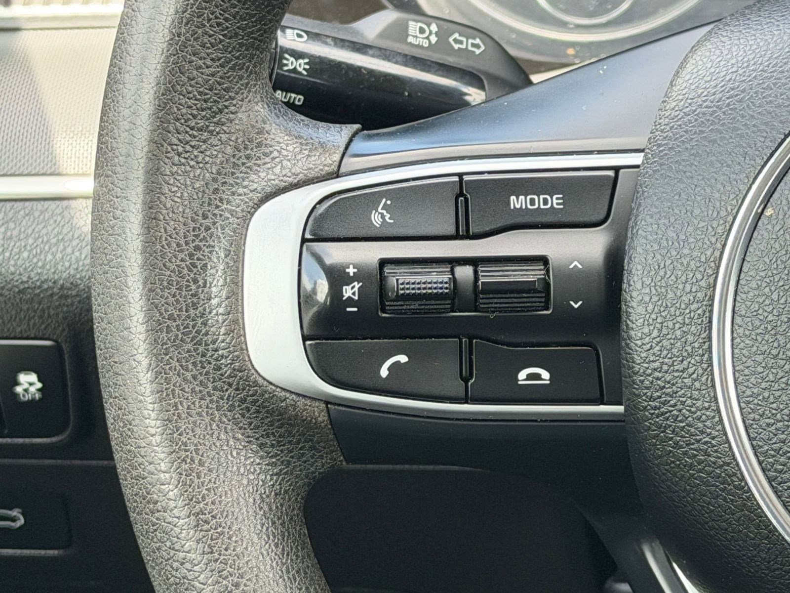 2023 Kia K5 LXS - Photo 14