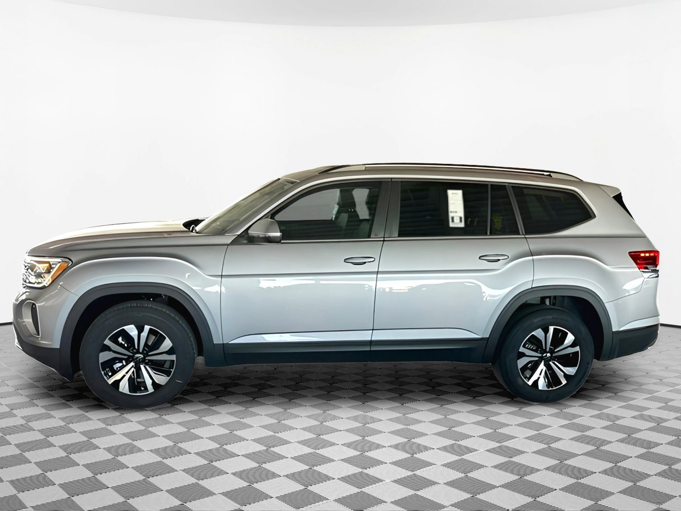 2025 Volkswagen Atlas SE photo 2