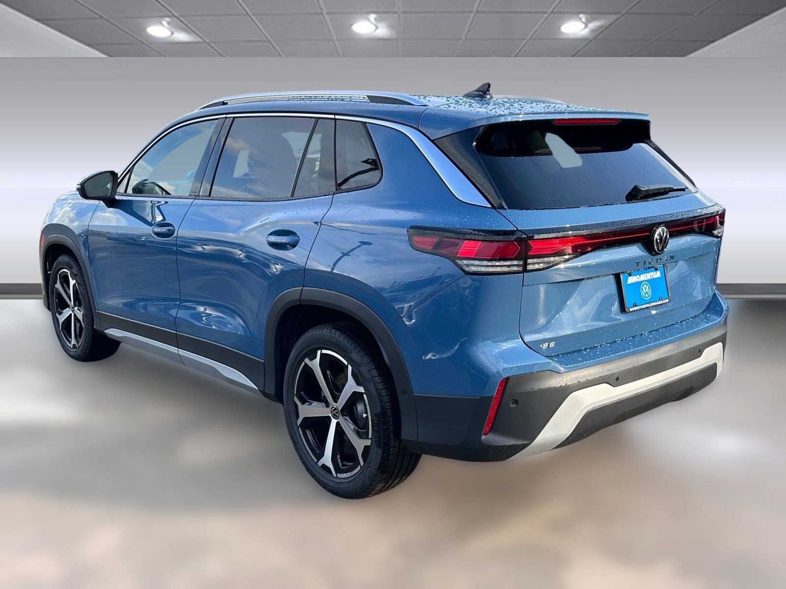 2026 Volkswagen Tiguan SE photo 3