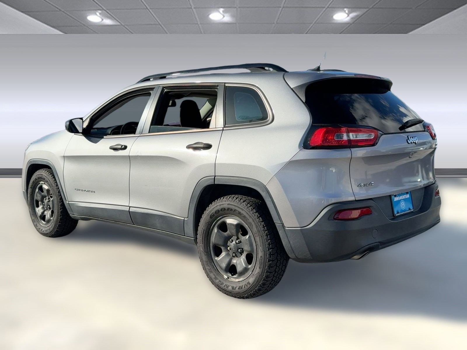 2014 Jeep Cherokee Sport photo 3