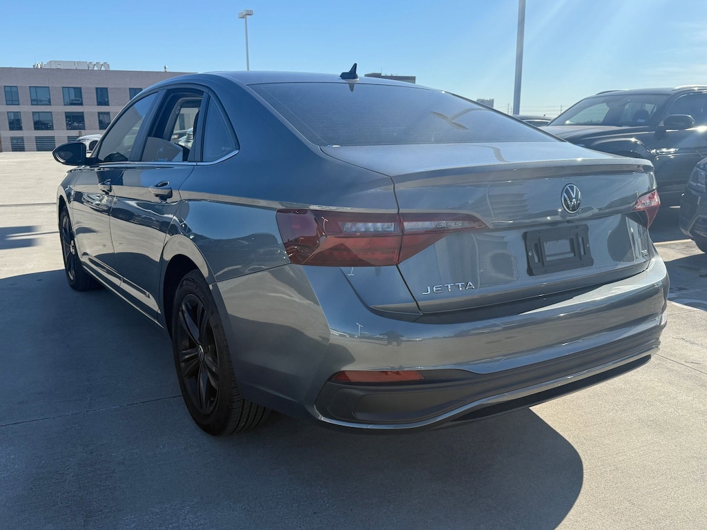 Used 2023 Volkswagen Jetta SE Sedan