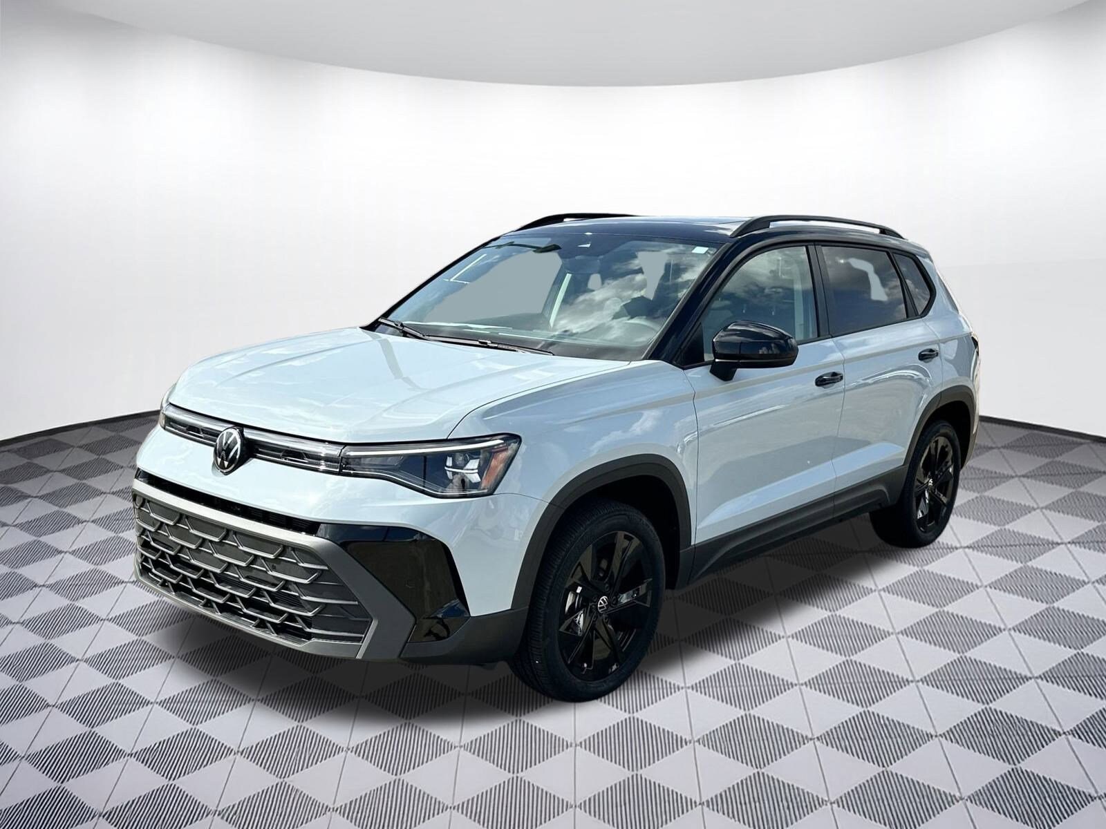 2025 Volkswagen Taos SE photo 2