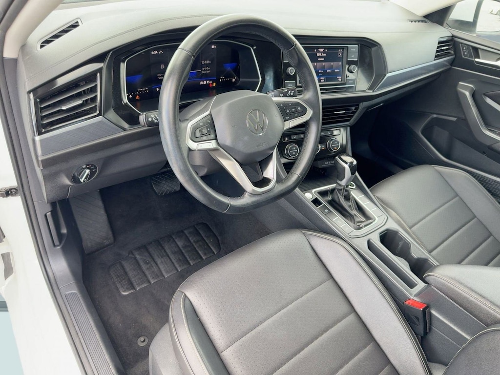 Used 2023 Volkswagen Jetta SE Sedan