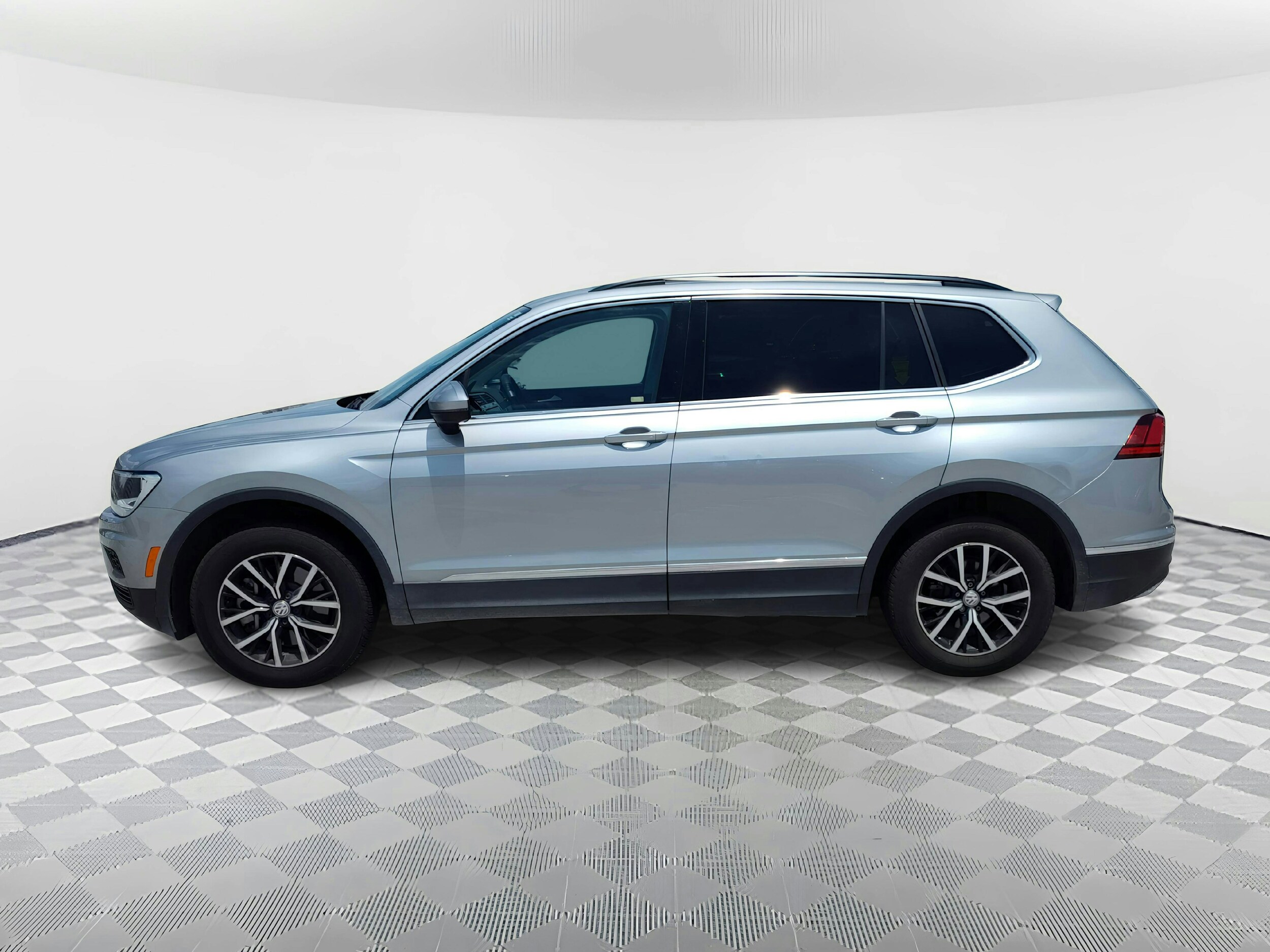2021 Volkswagen Tiguan SE photo 4