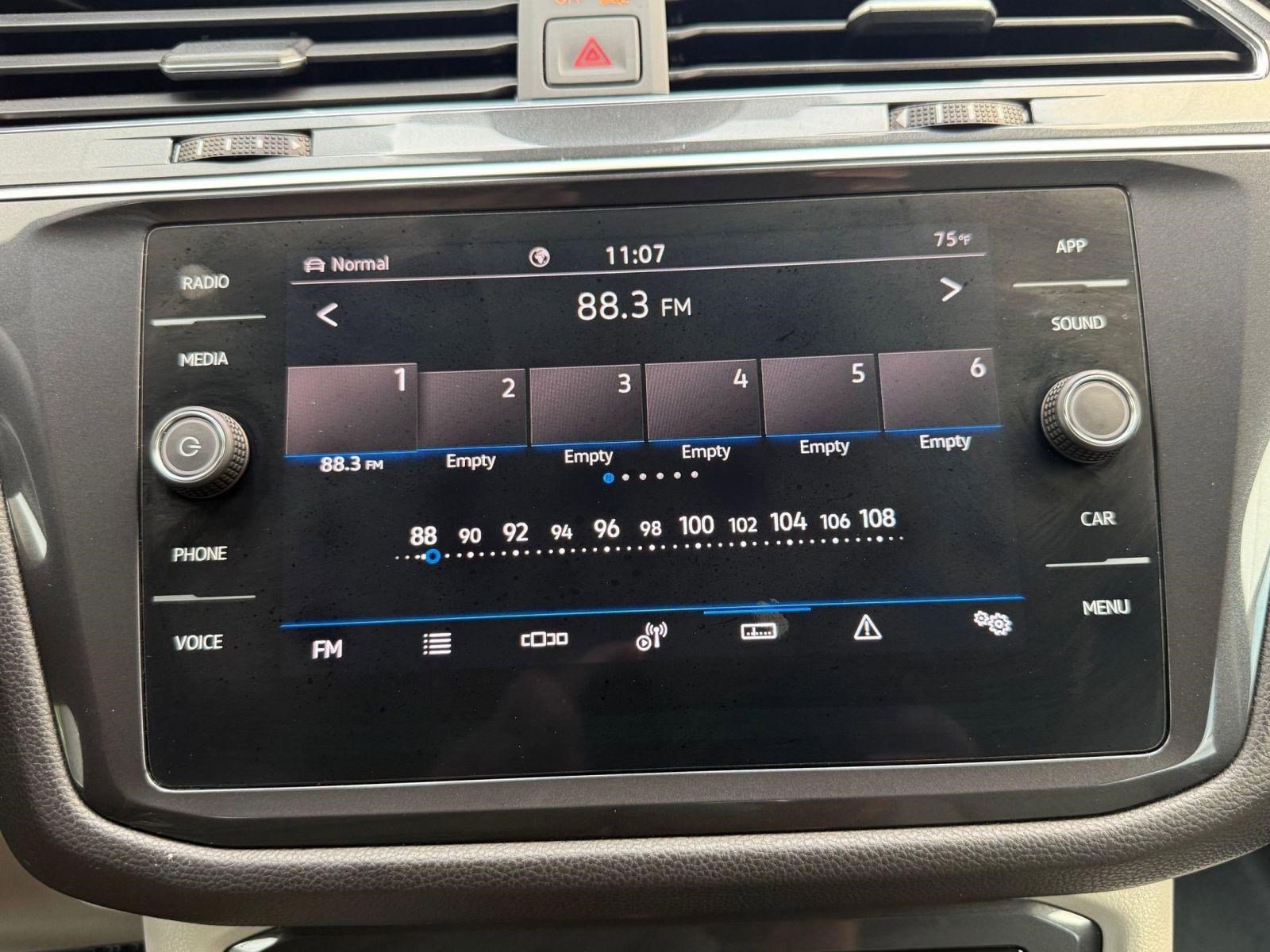 2022 Volkswagen Tiguan SE - Photo 27