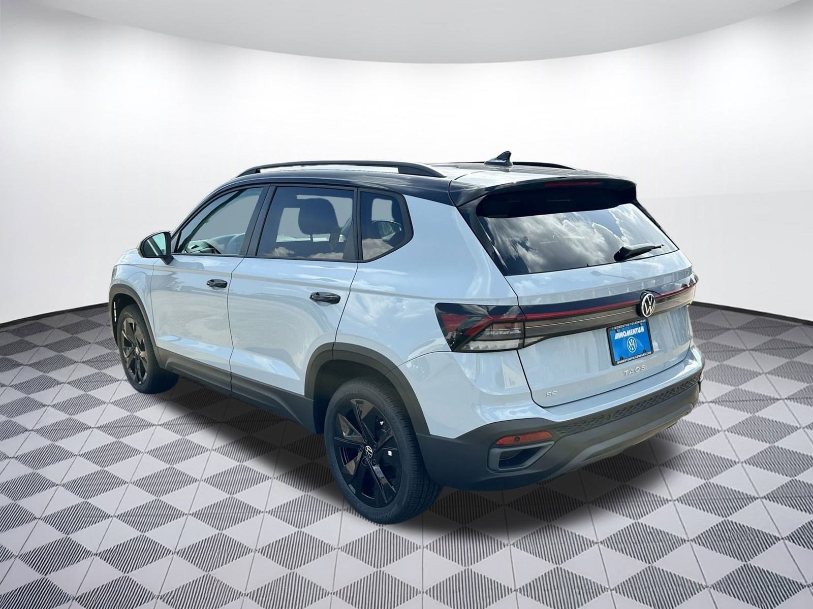 2025 Volkswagen Taos SE photo 3