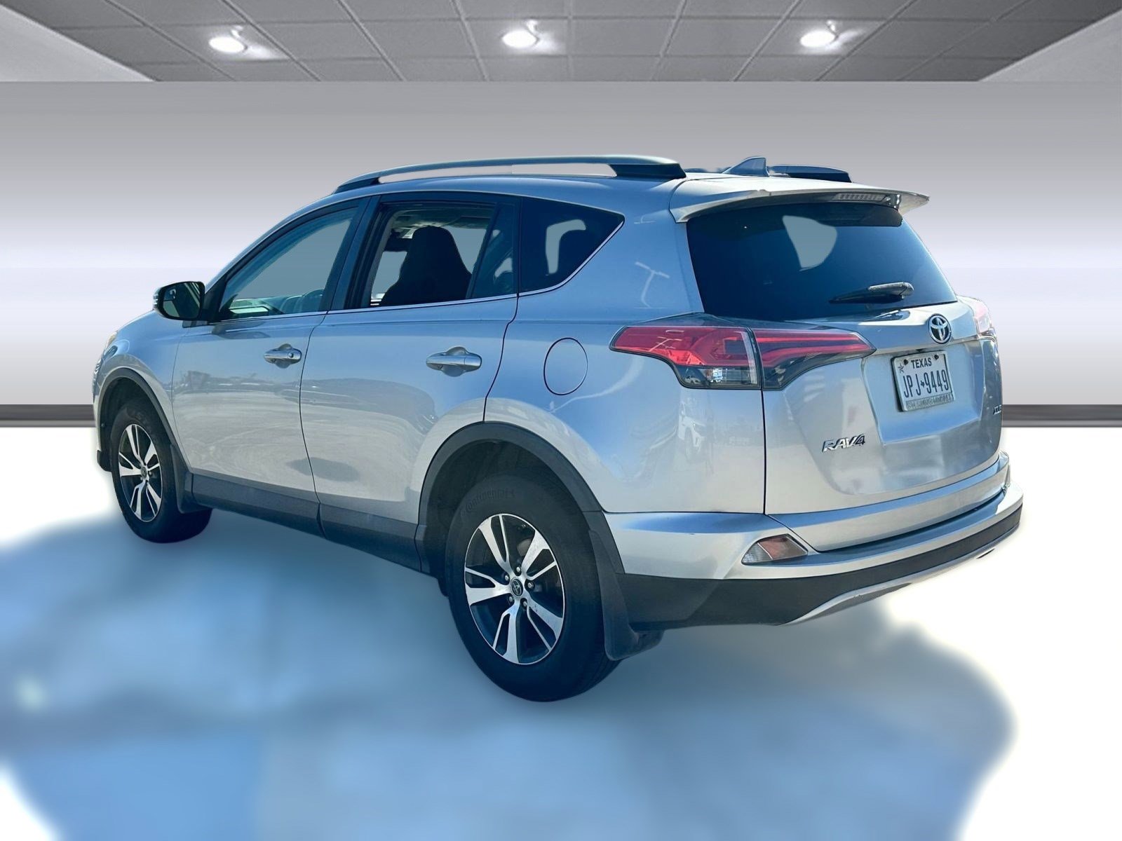 2017 Toyota RAV4 XLE photo 3