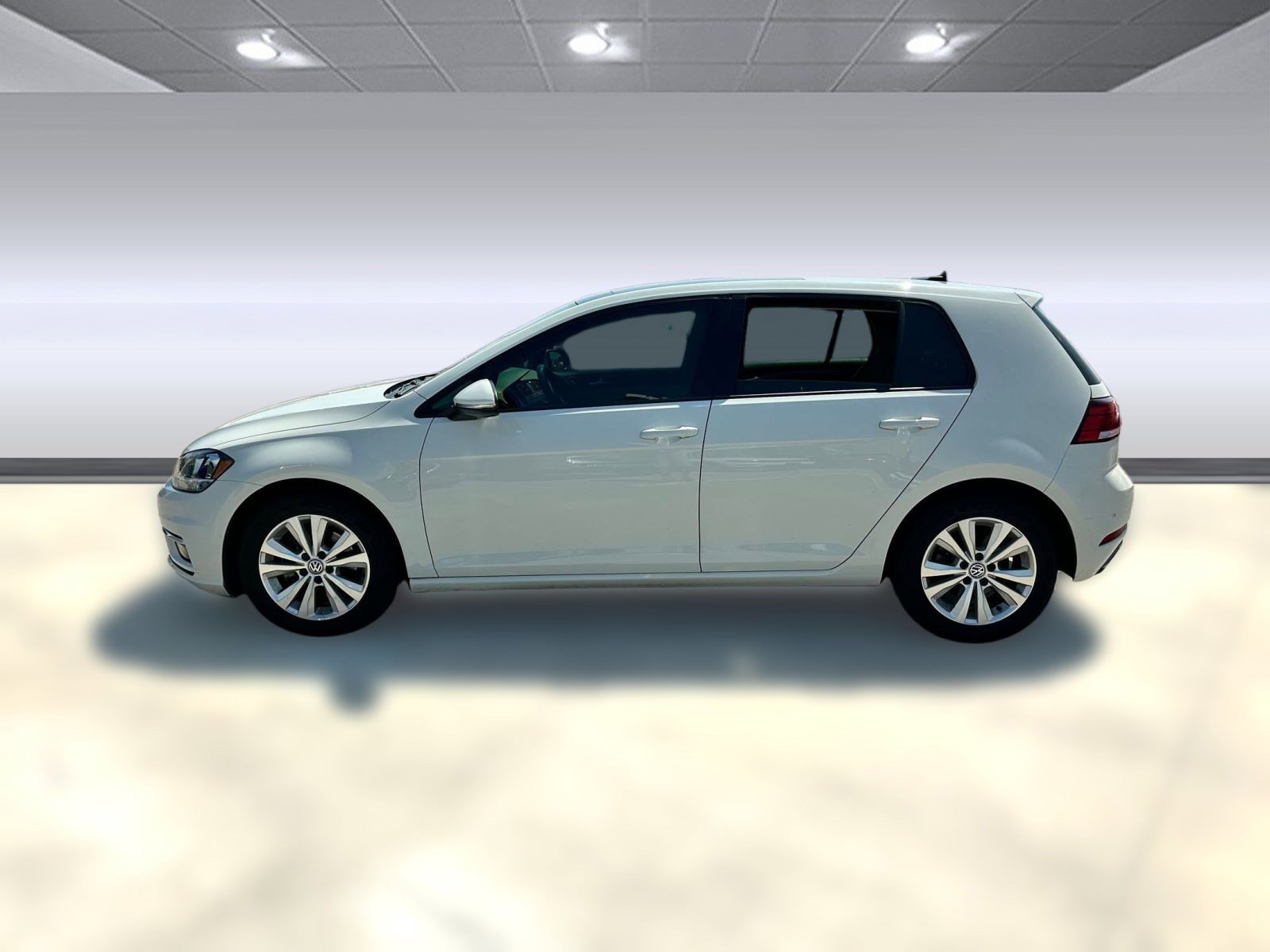 2019 Volkswagen Golf SE photo 2