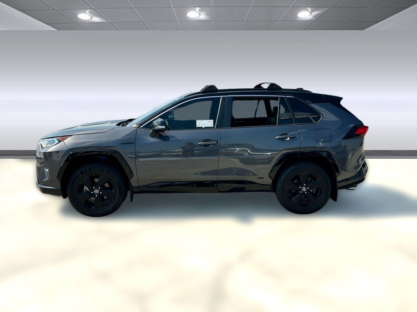 2019 Toyota RAV4 Hybrid XSE photo 2