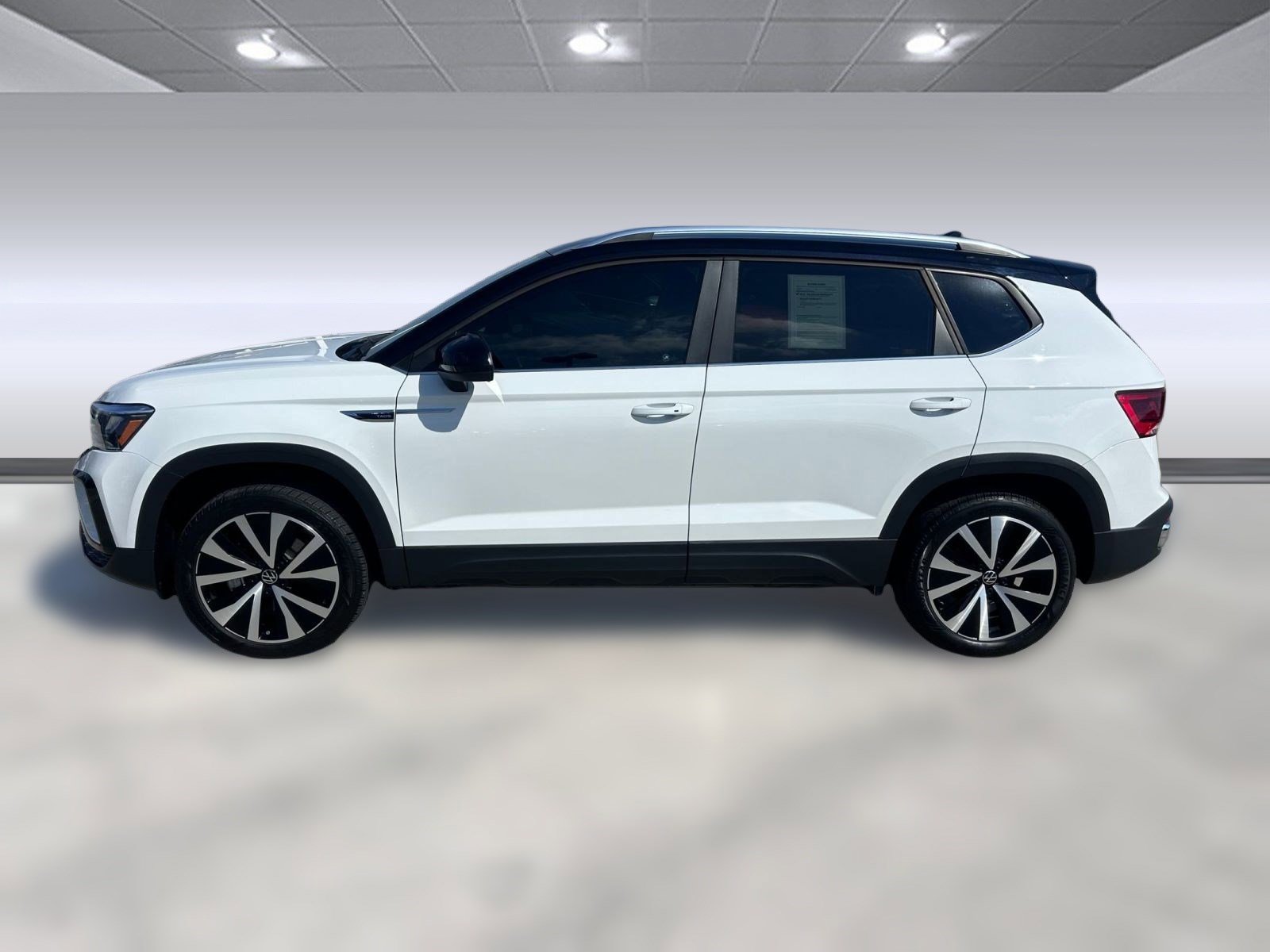 2023 Volkswagen Taos SE photo 2