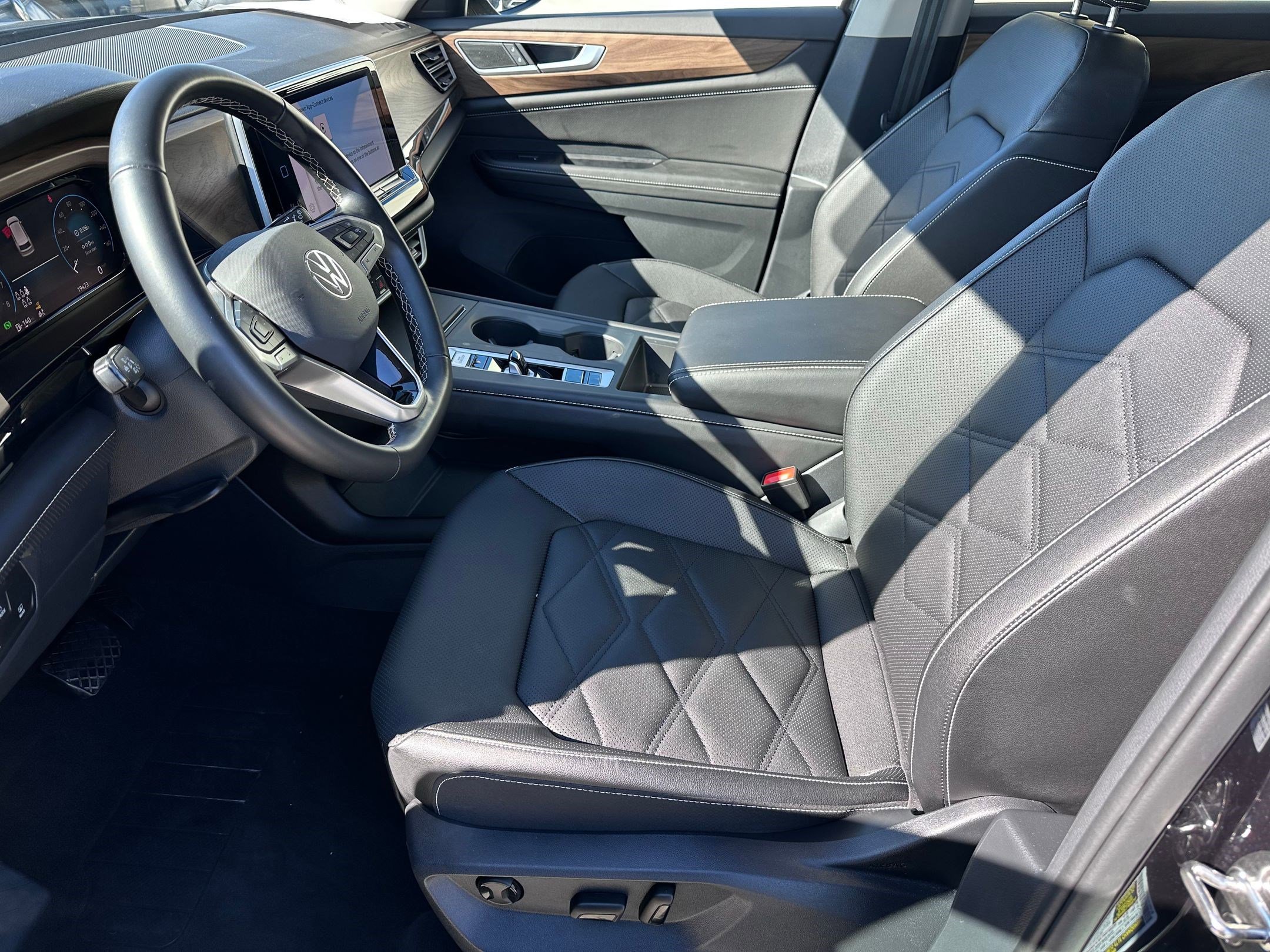 2025 Volkswagen Atlas SE photo 3