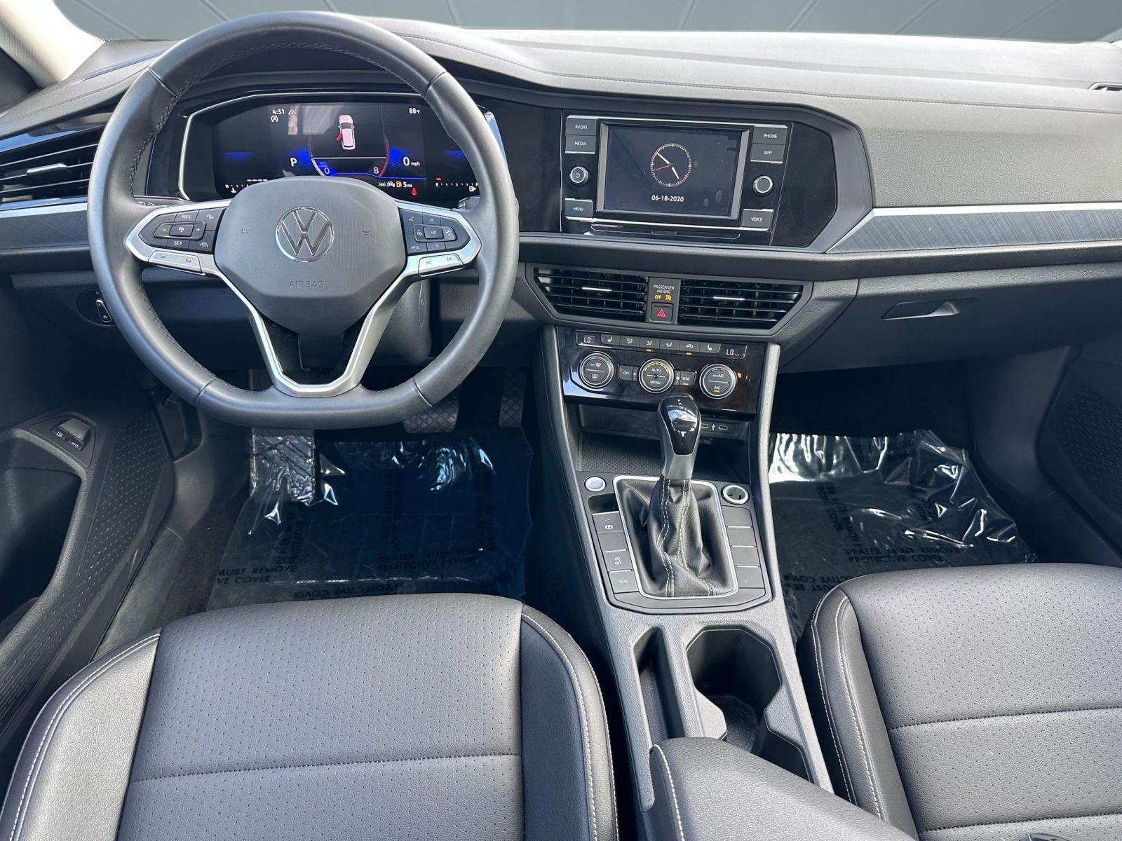 2024 Volkswagen Jetta SE photo 4