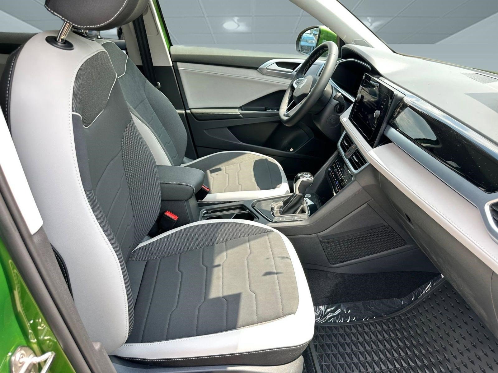 2025 Volkswagen Taos SE - Photo 20