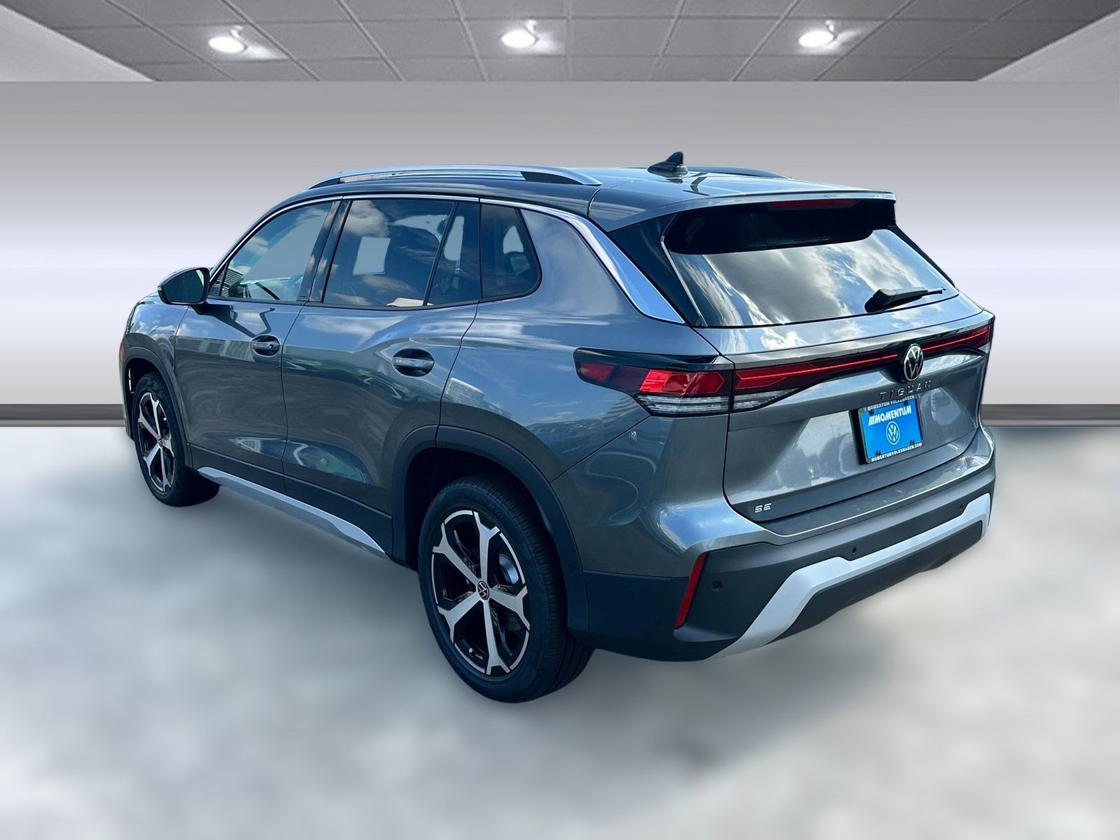 2025 Volkswagen Tiguan SE photo 3