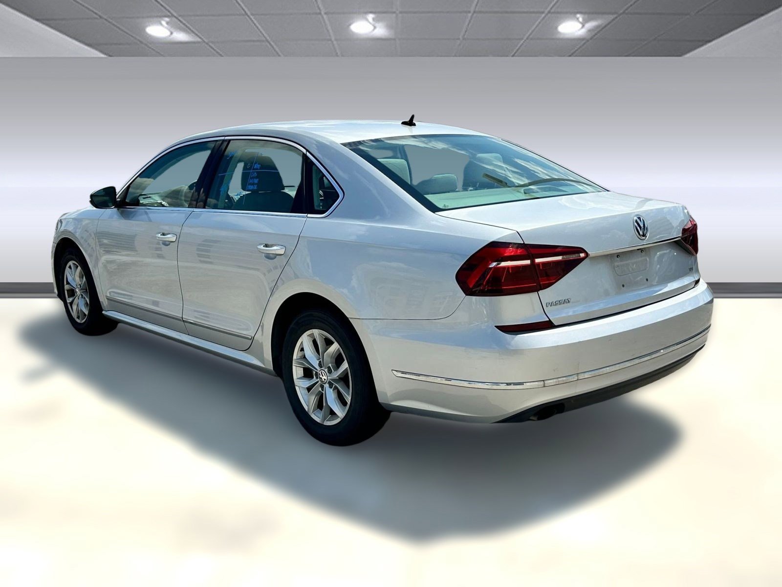 2017 Volkswagen Passat S photo 3