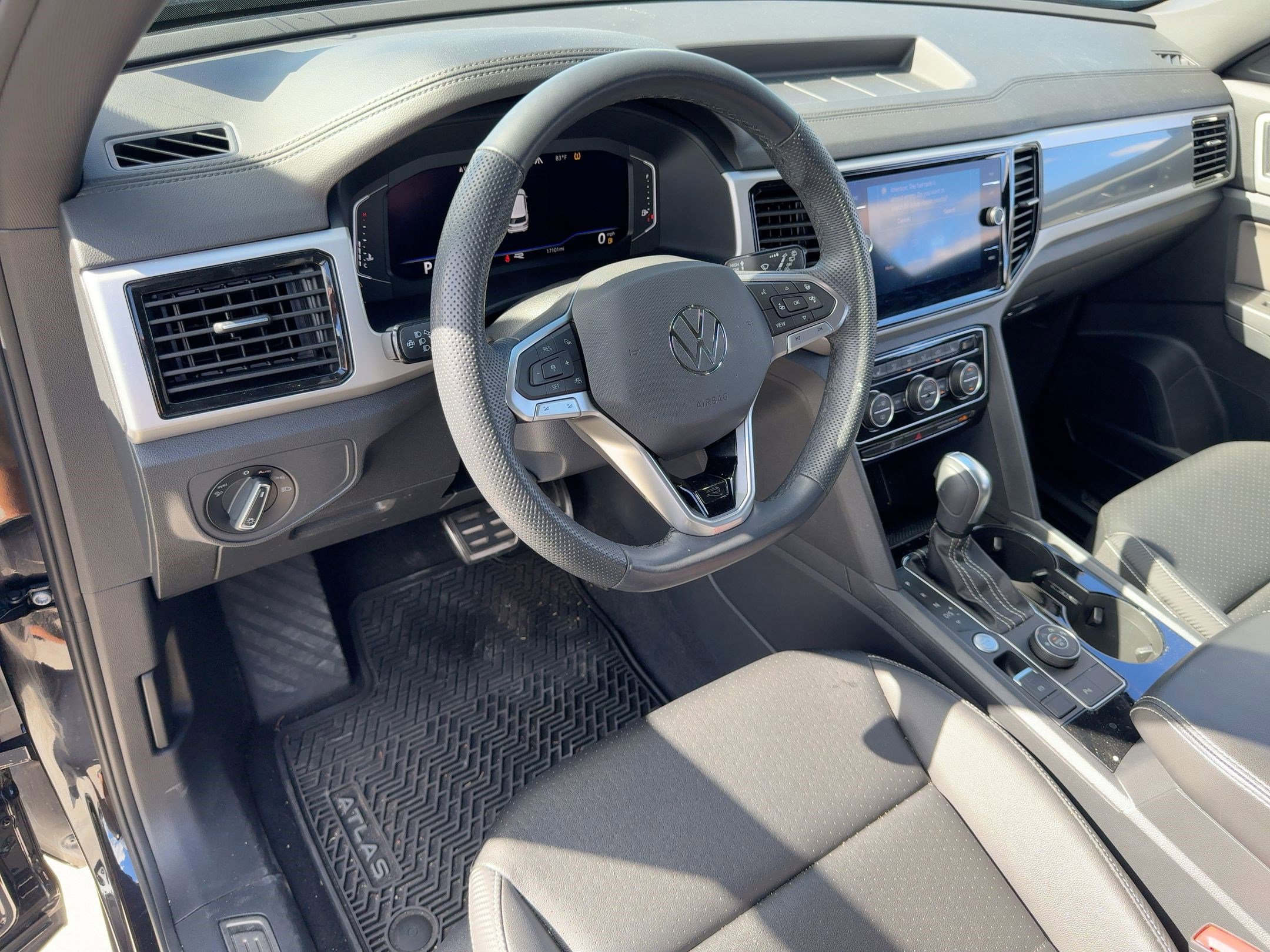 2023 Volkswagen Atlas Cross Sport SEL R-Line photo 4