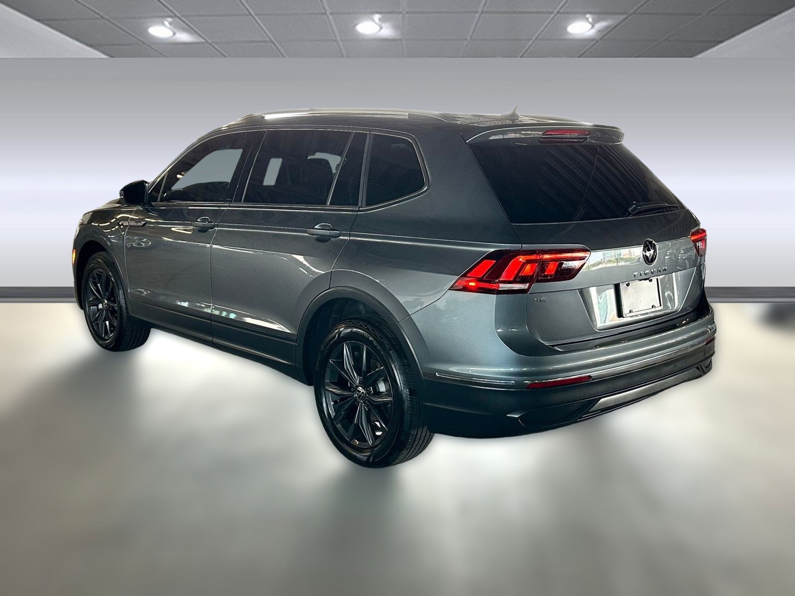2024 Volkswagen Tiguan SE Wolfsburg Edition photo 3
