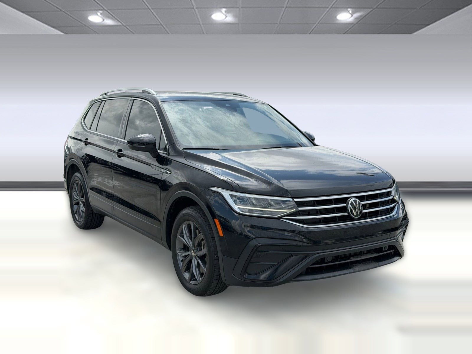 Tiguan SE SUV