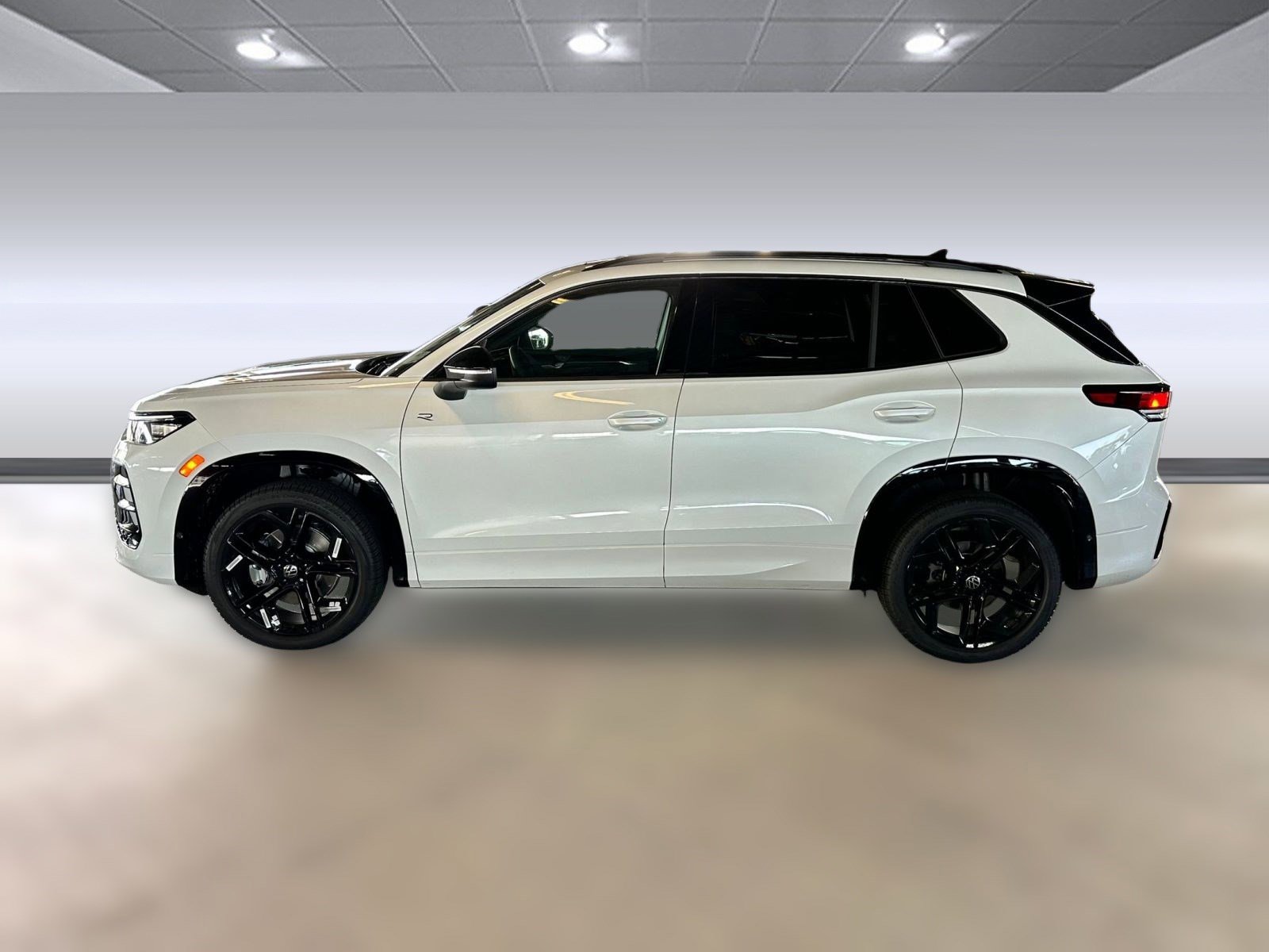 2025 Volkswagen Tiguan SE R-Line Black photo 2